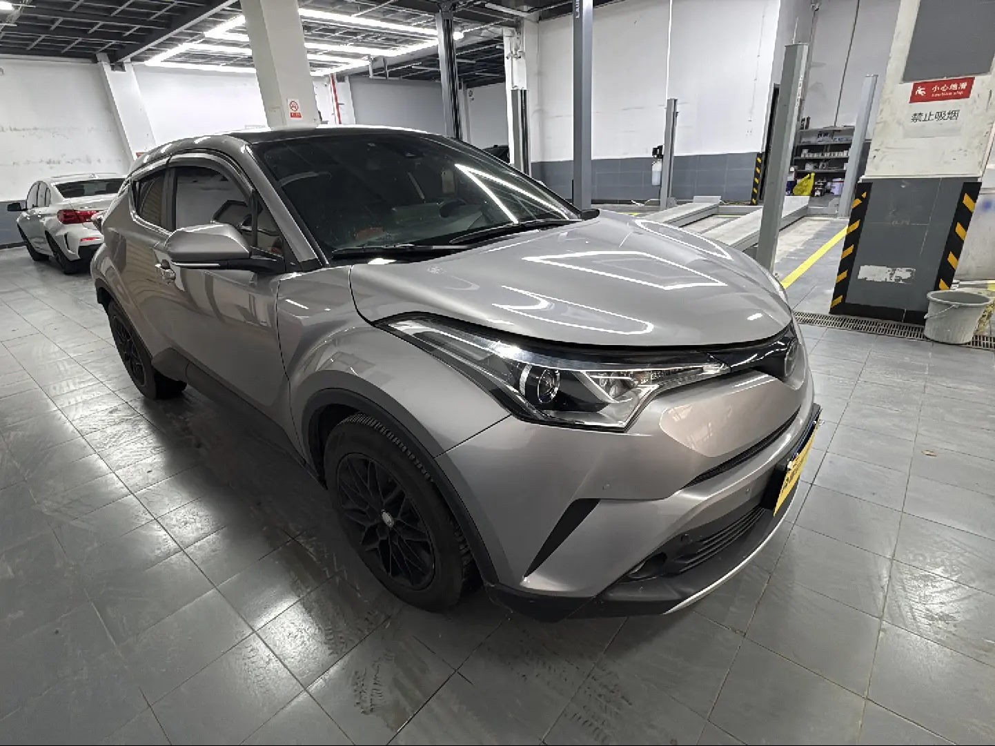 Toyota C-HR Hybrid (Yize IZOA)  из Китая