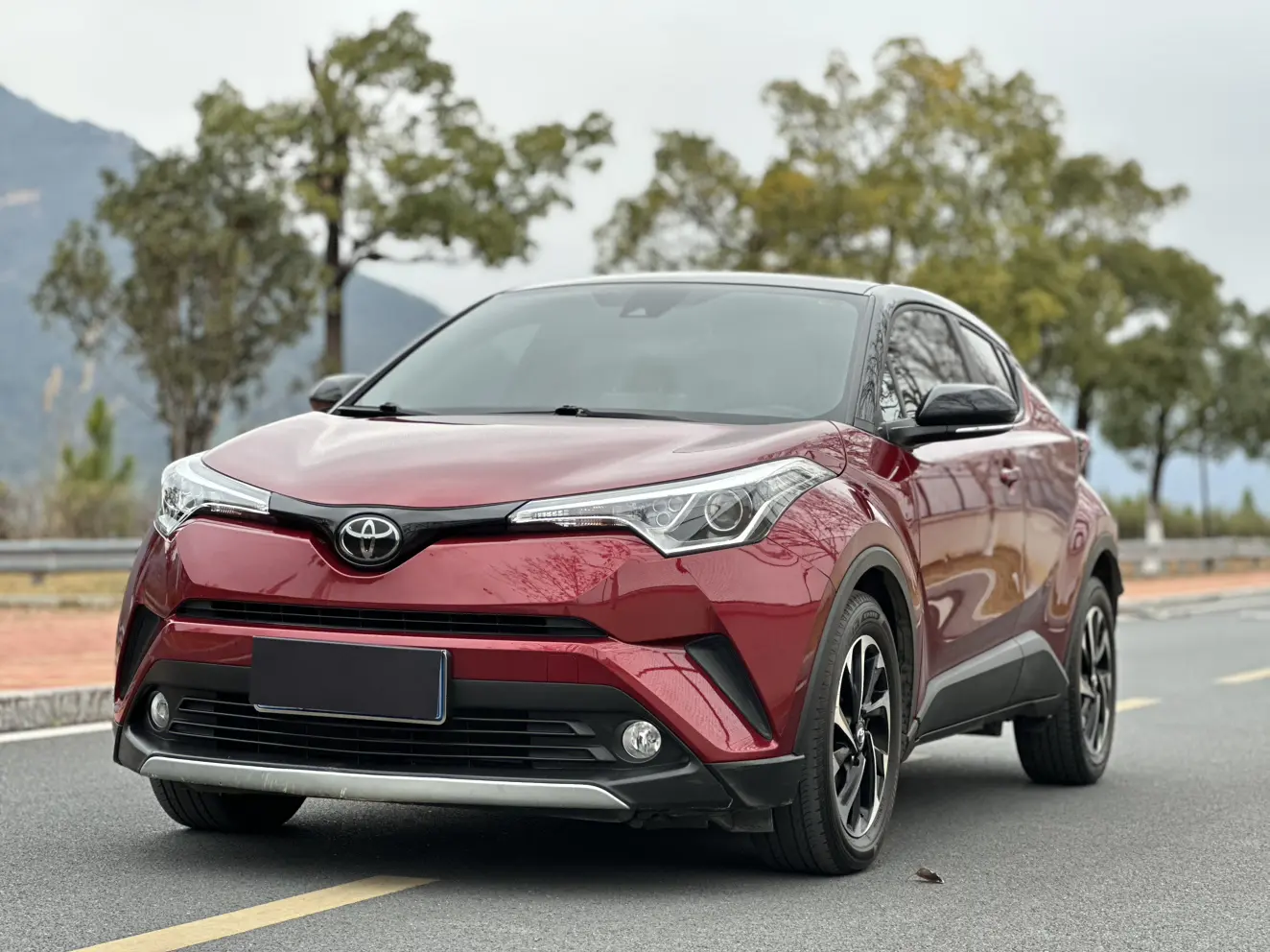 Toyota C-HR Hybrid (Yize IZOA)  из Китая