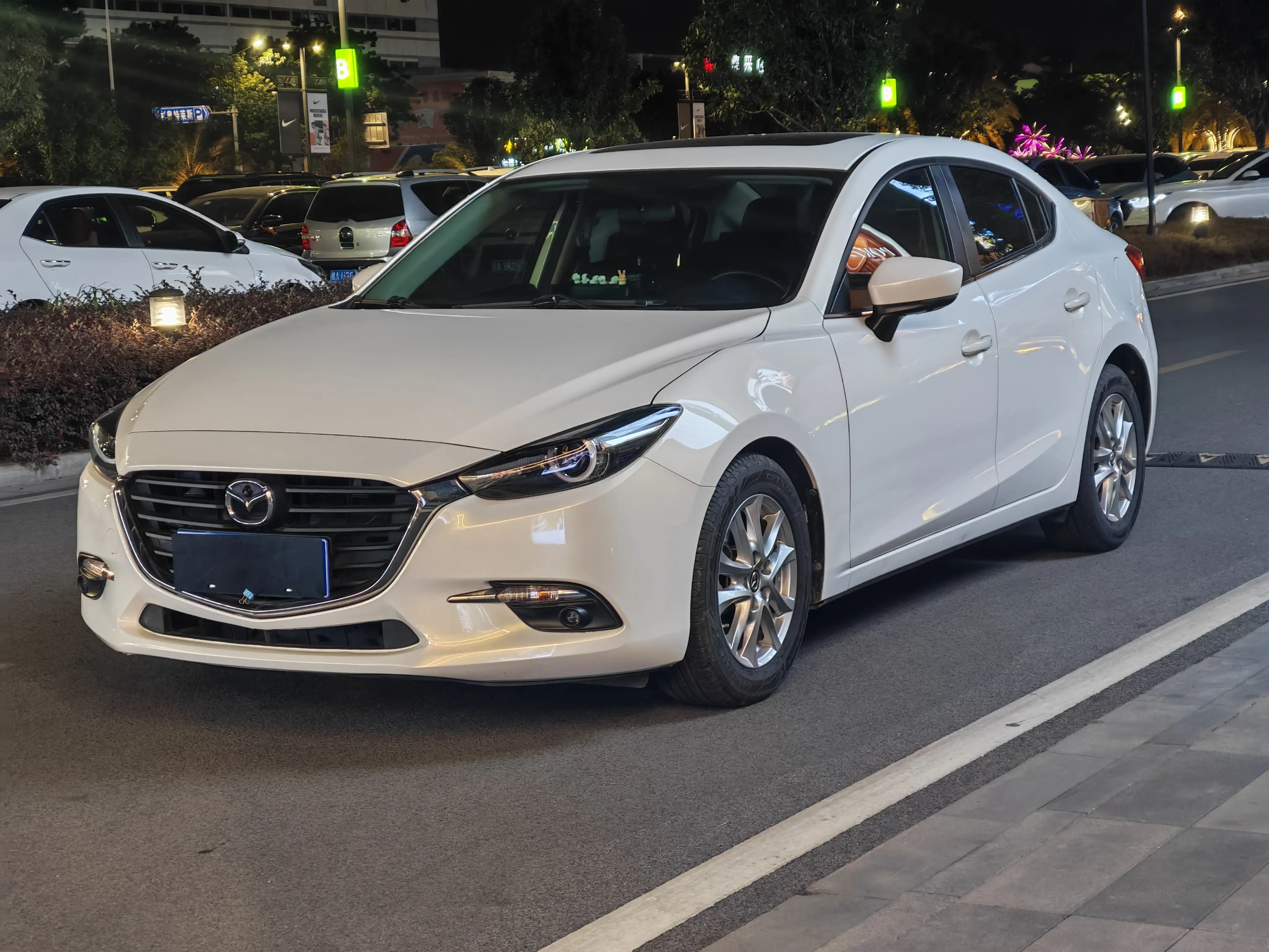 Mazda Axela (Mazda3)  из Китая