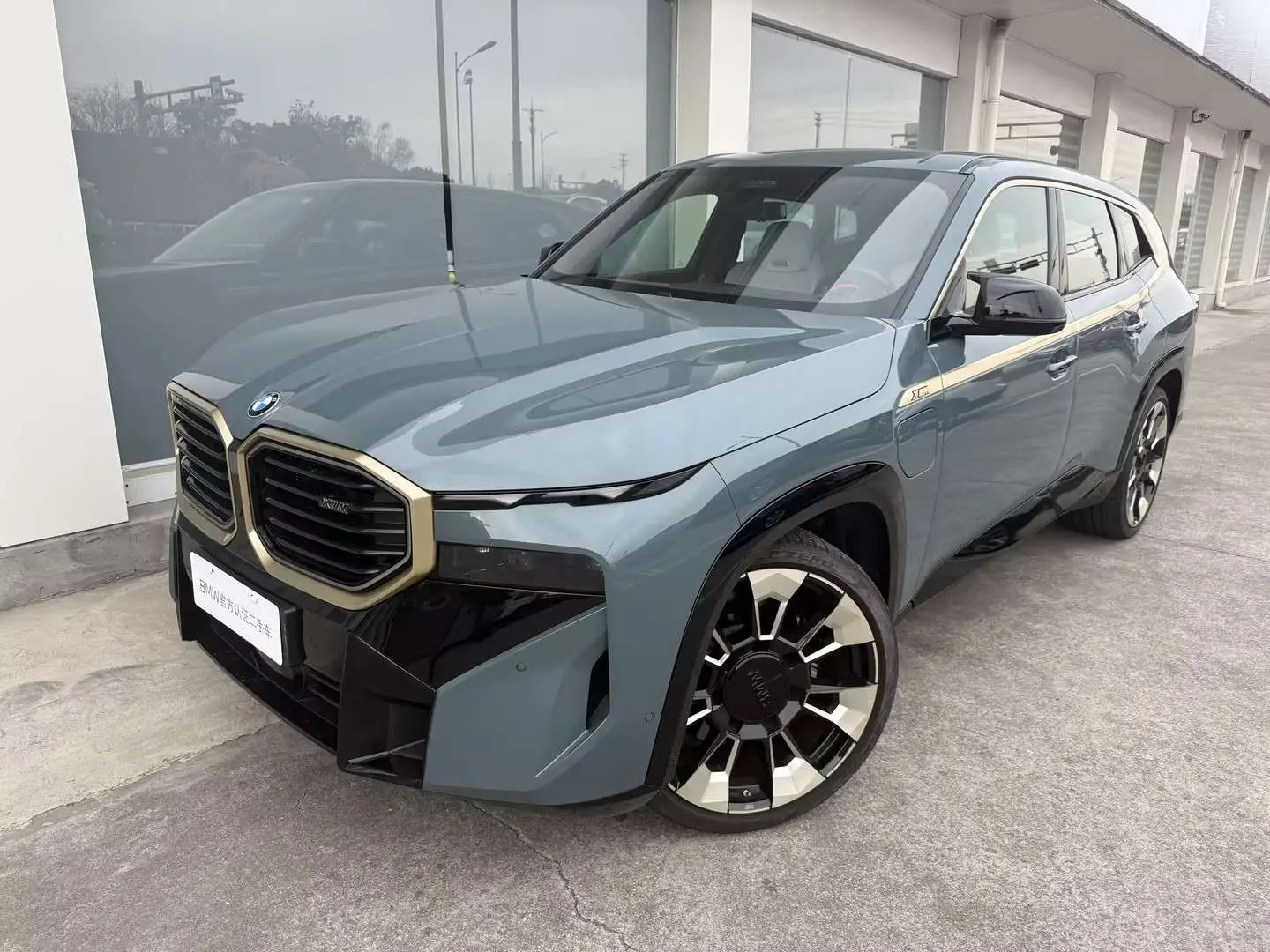 BMW XM  из Китая