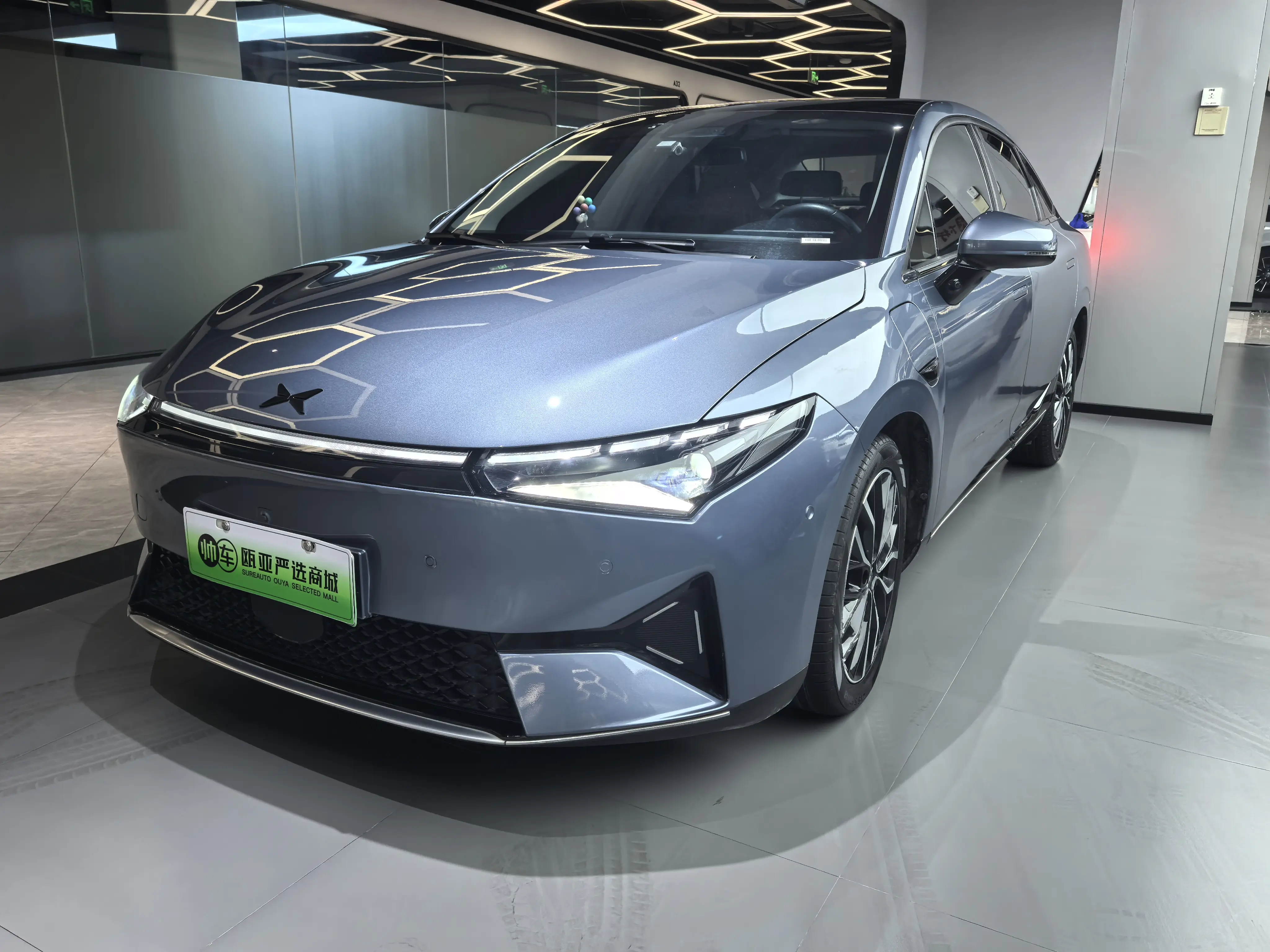 Xpeng P5  из Китая