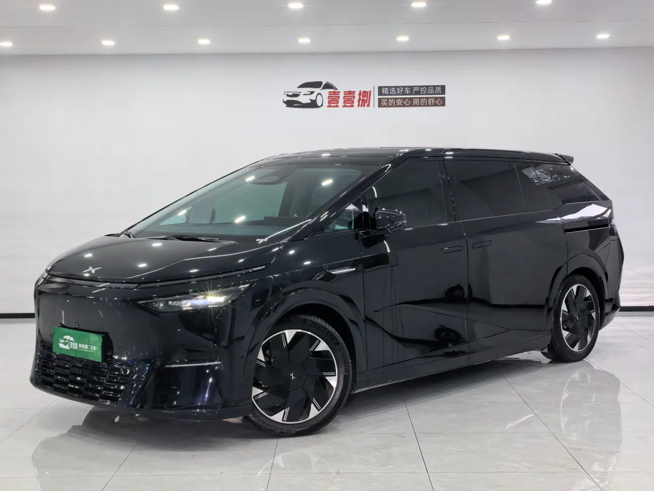 Xpeng X9  из Китая