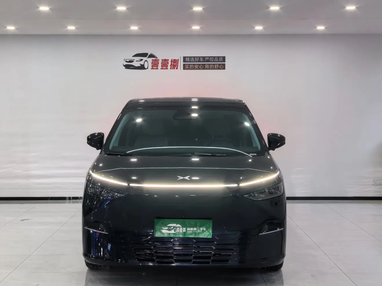 Xpeng X9  из Китая