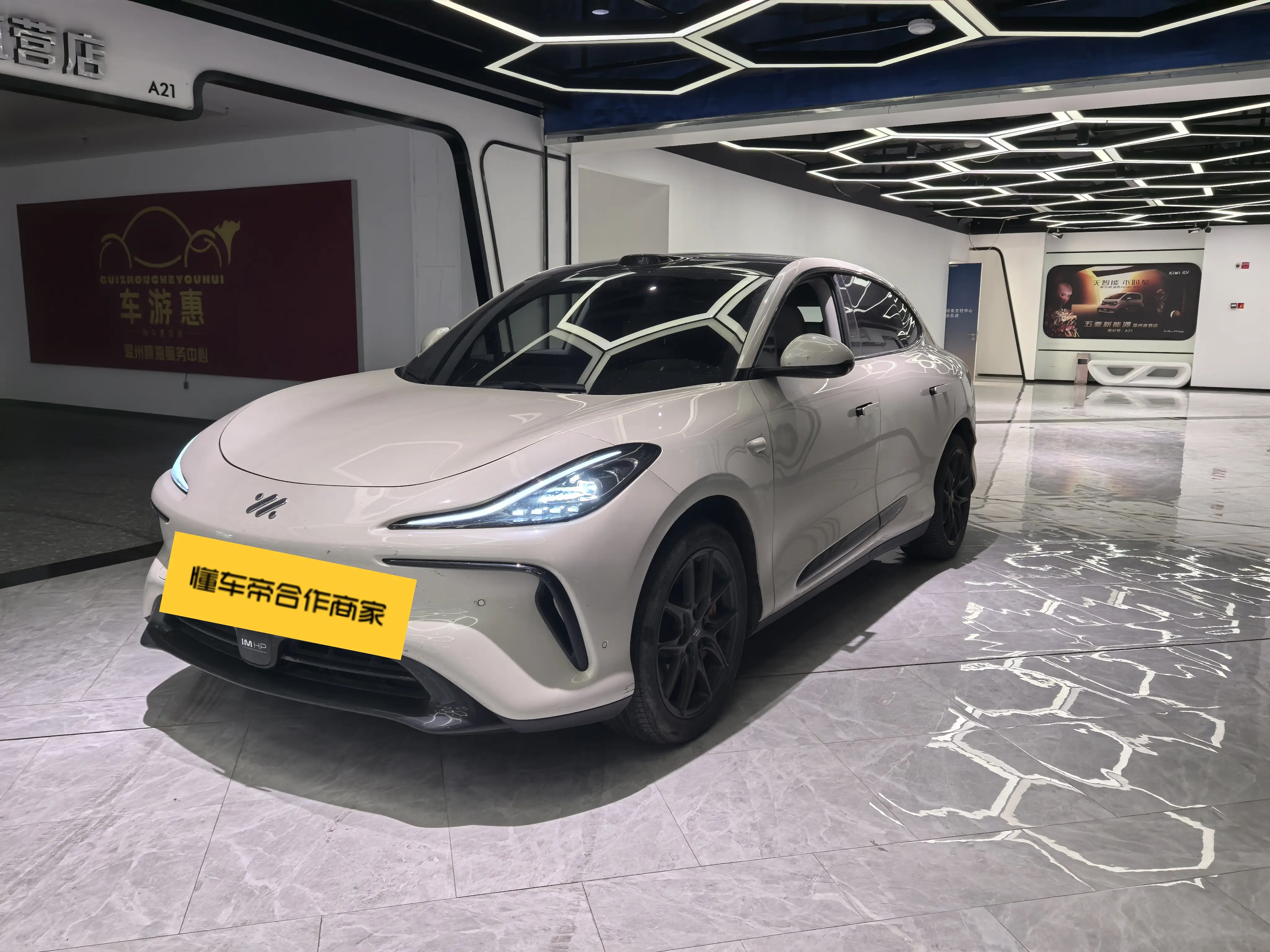 Zhiji LS6  из Китая