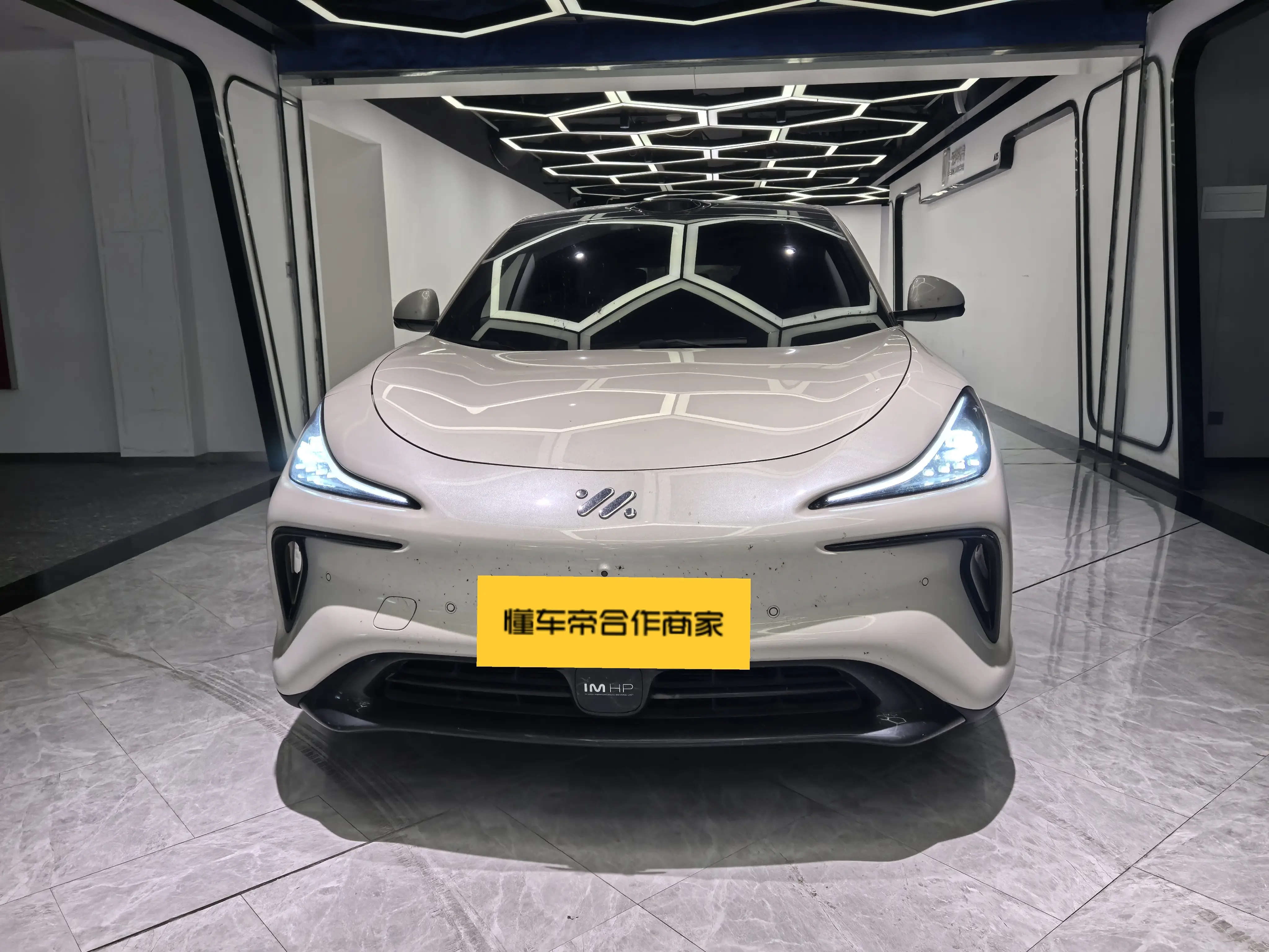 Zhiji LS6  из Китая