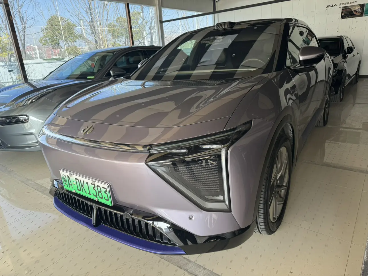 HiPhi Y  из Китая