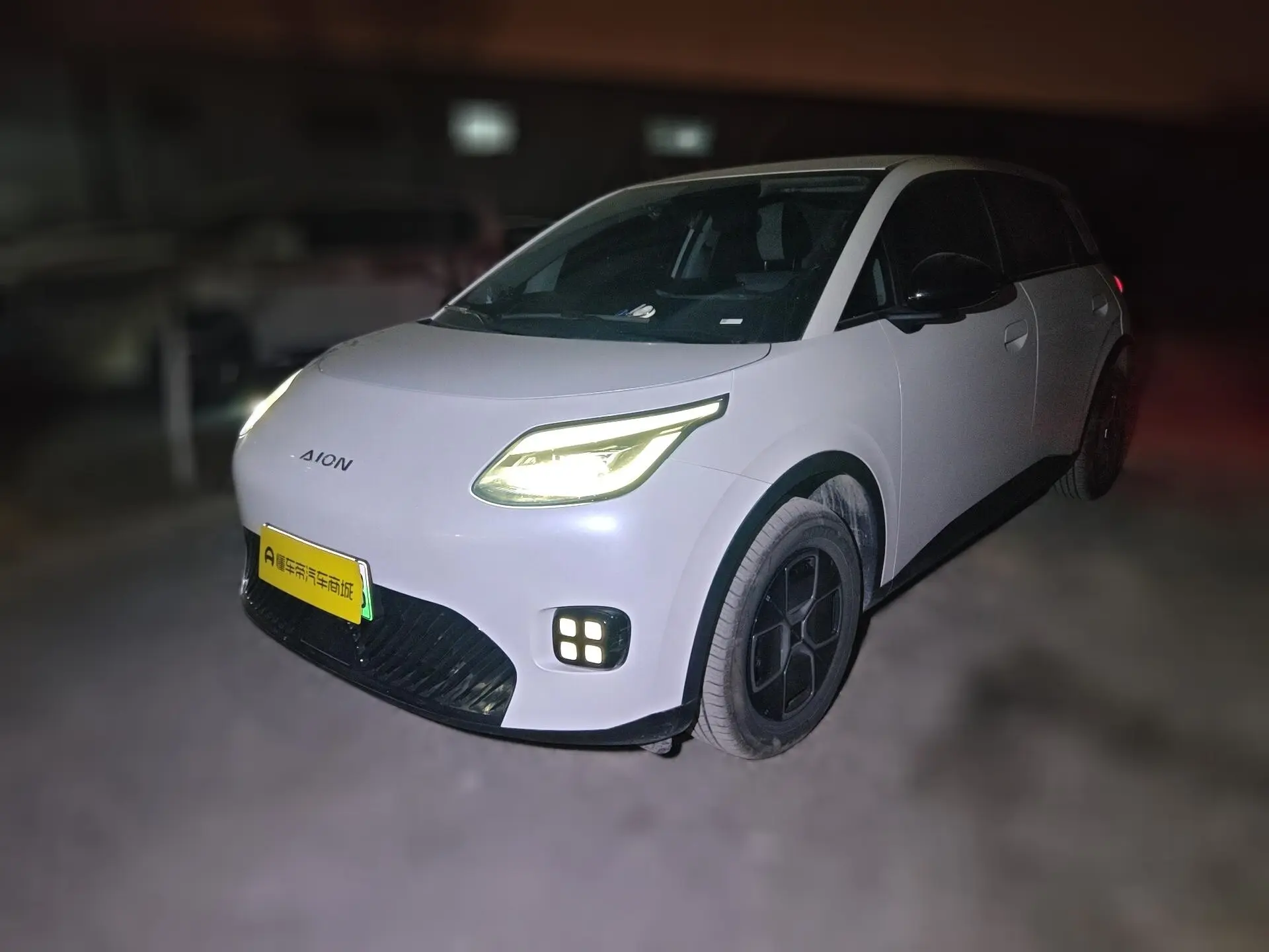 AION UT  из Китая