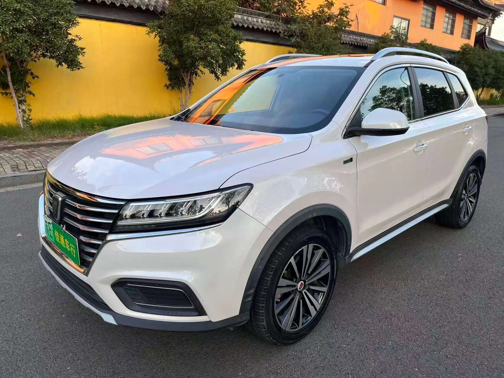 Roewe eRX5  из Китая