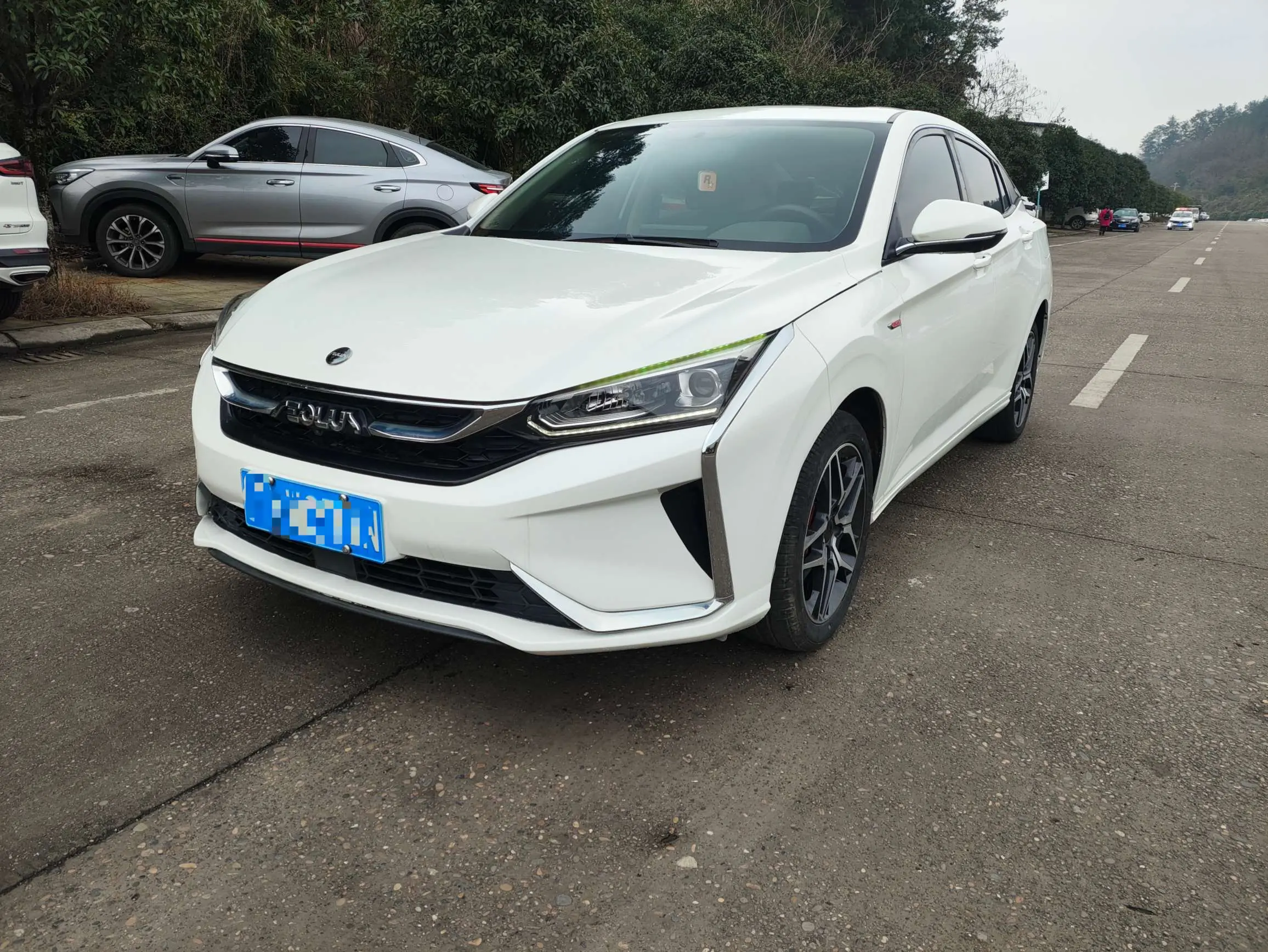 Dongfeng Yixuan  из Китая