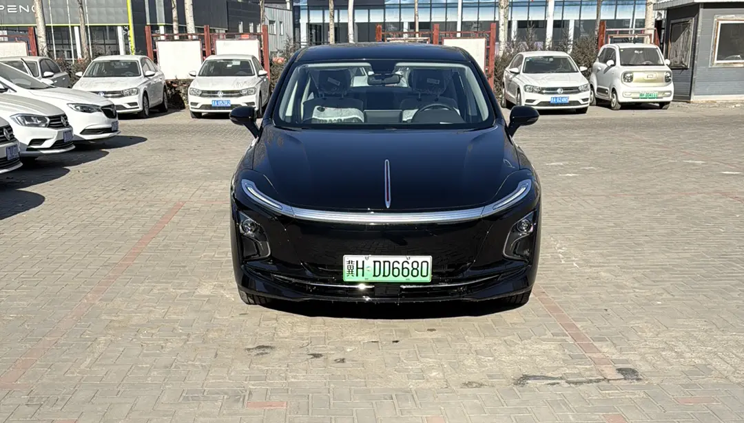 Hongqi E-QM5  из Китая