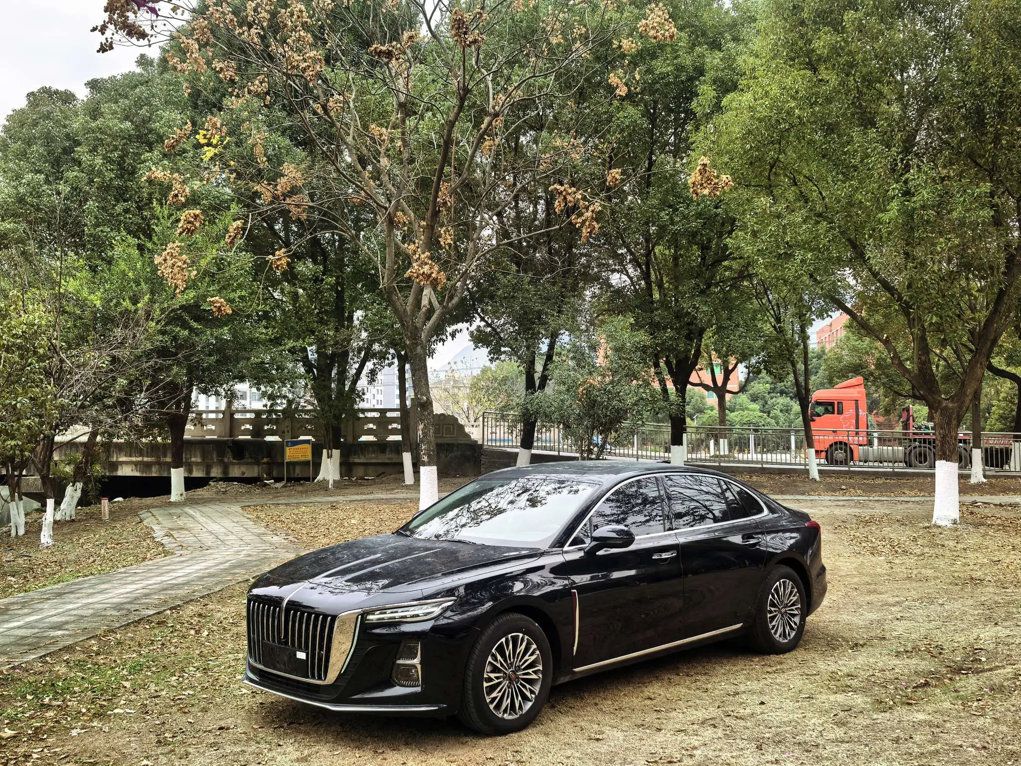 Hongqi H5  из Китая