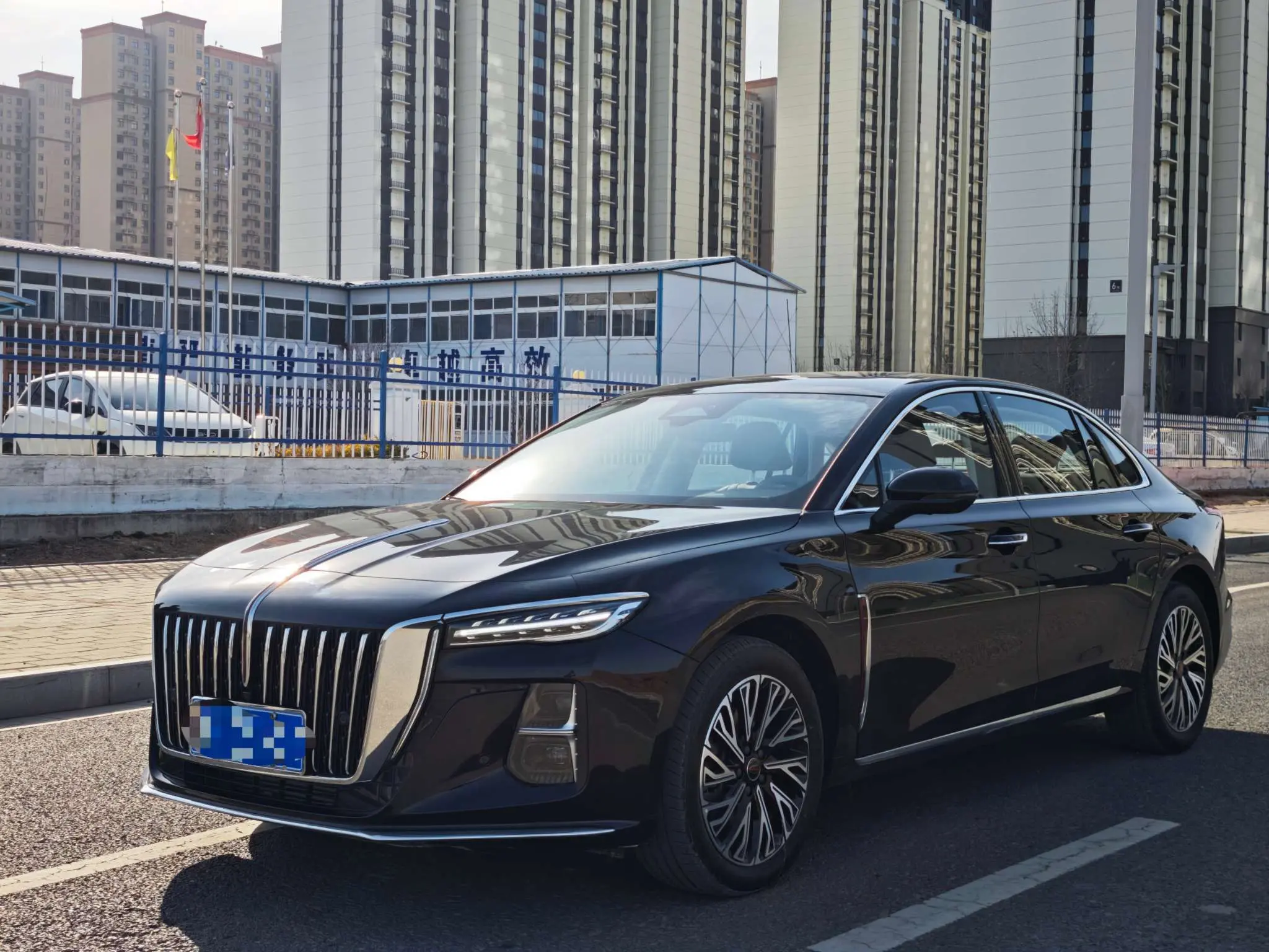 Hongqi H5  из Китая
