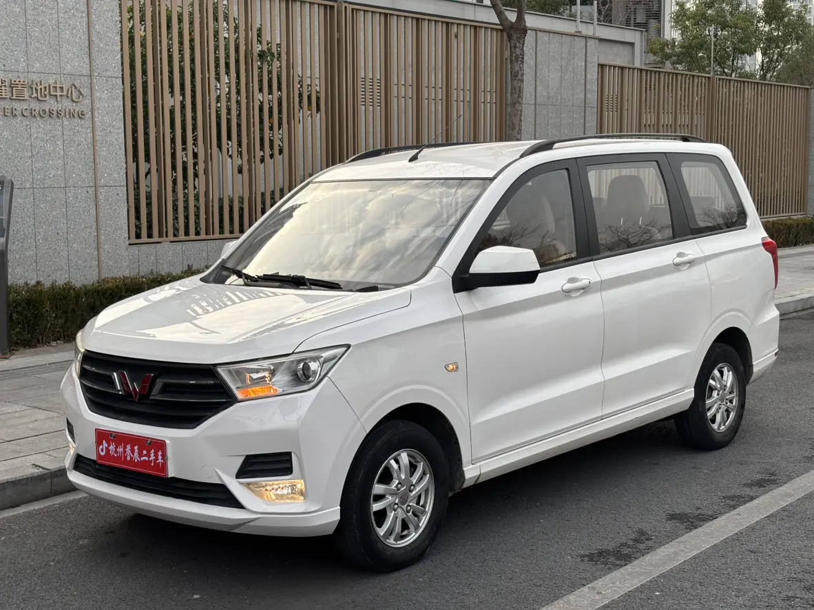 Wuling Hongguang  из Китая