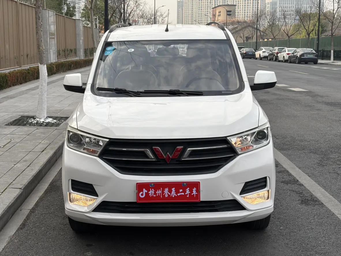 Wuling Hongguang  из Китая