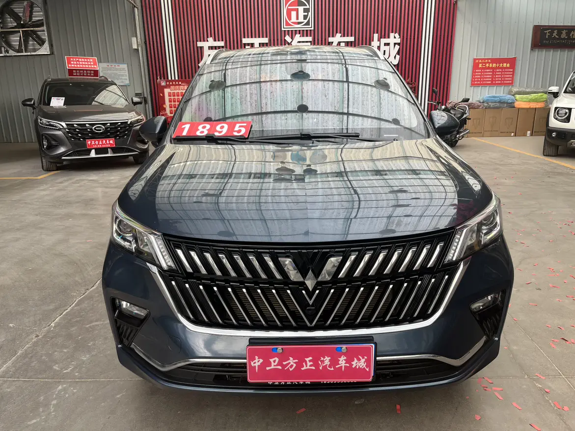 Wuling Jiachen  из Китая