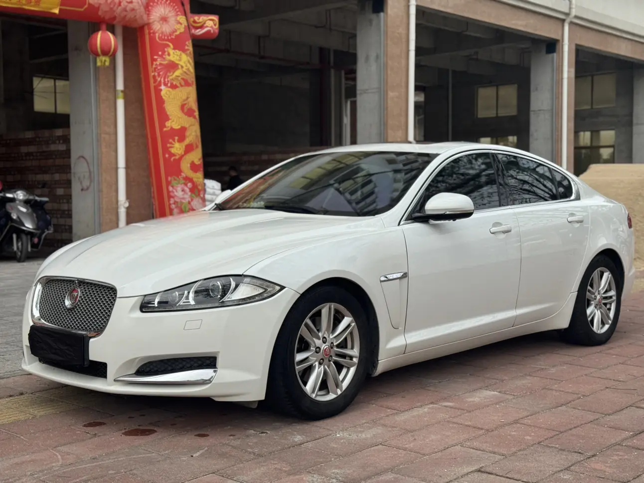 Jaguar XF  из Китая