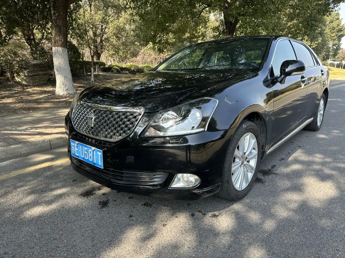 Toyota Crown  из Китая