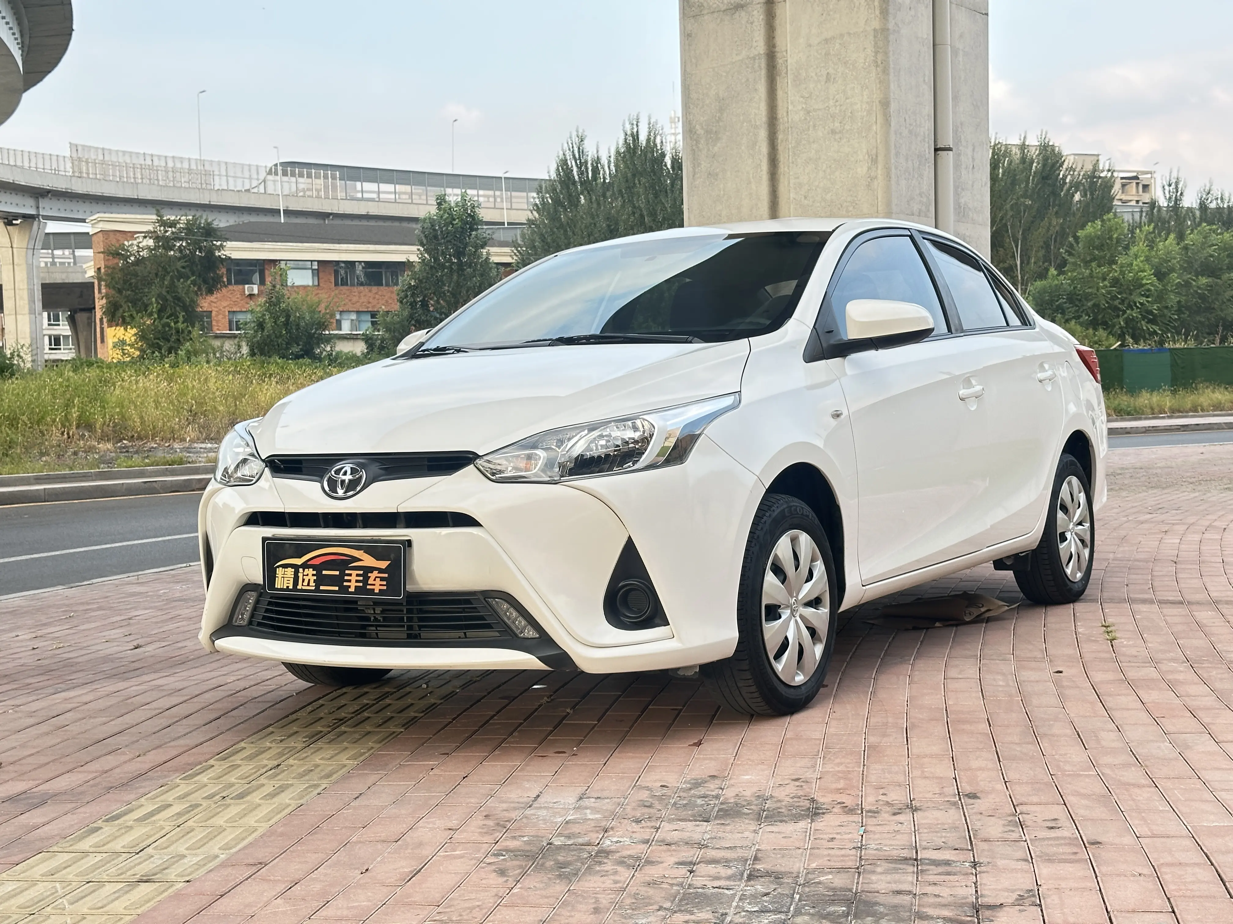Toyota YARiS L Enjoy  из Китая