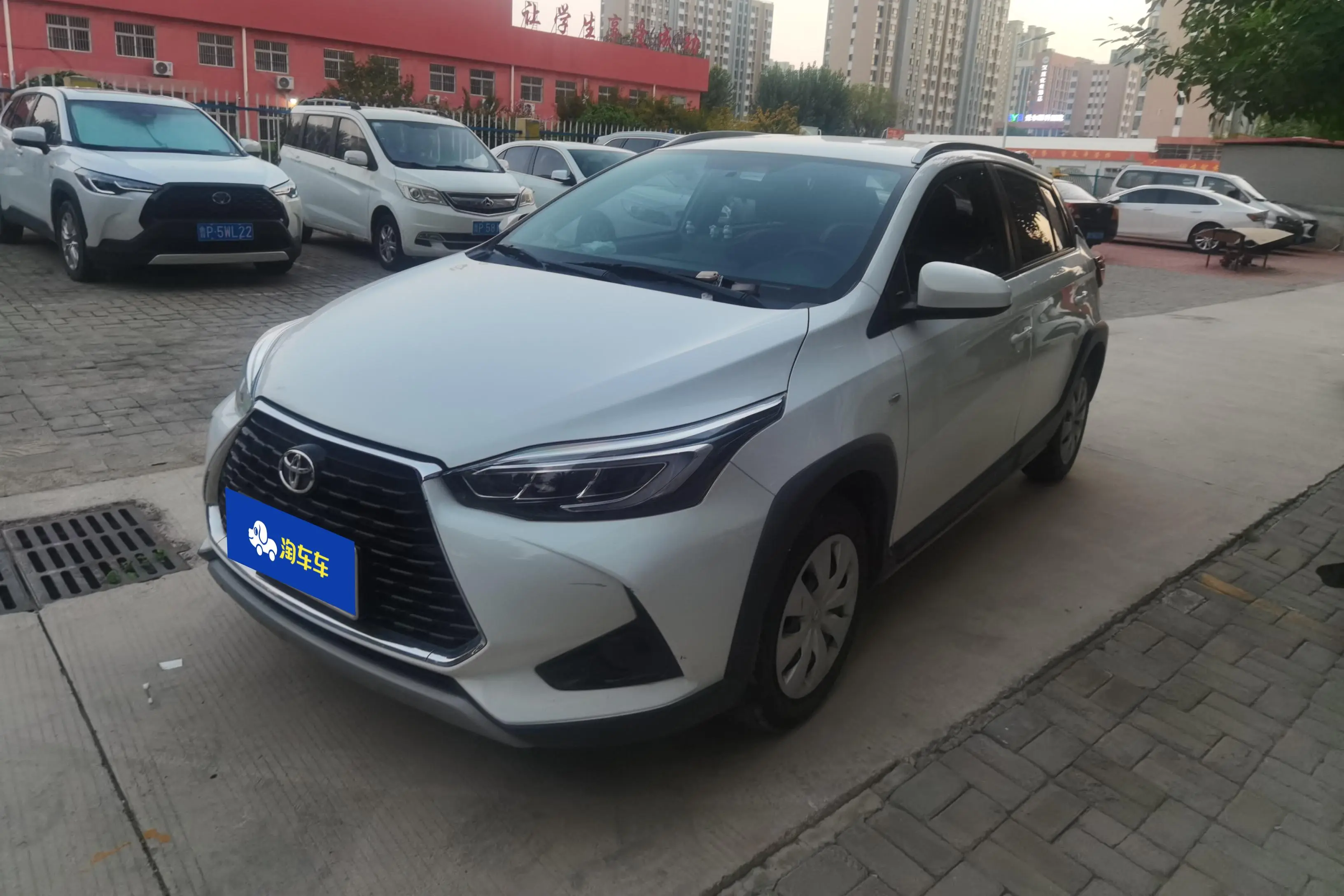 Toyota Yaris L  из Китая