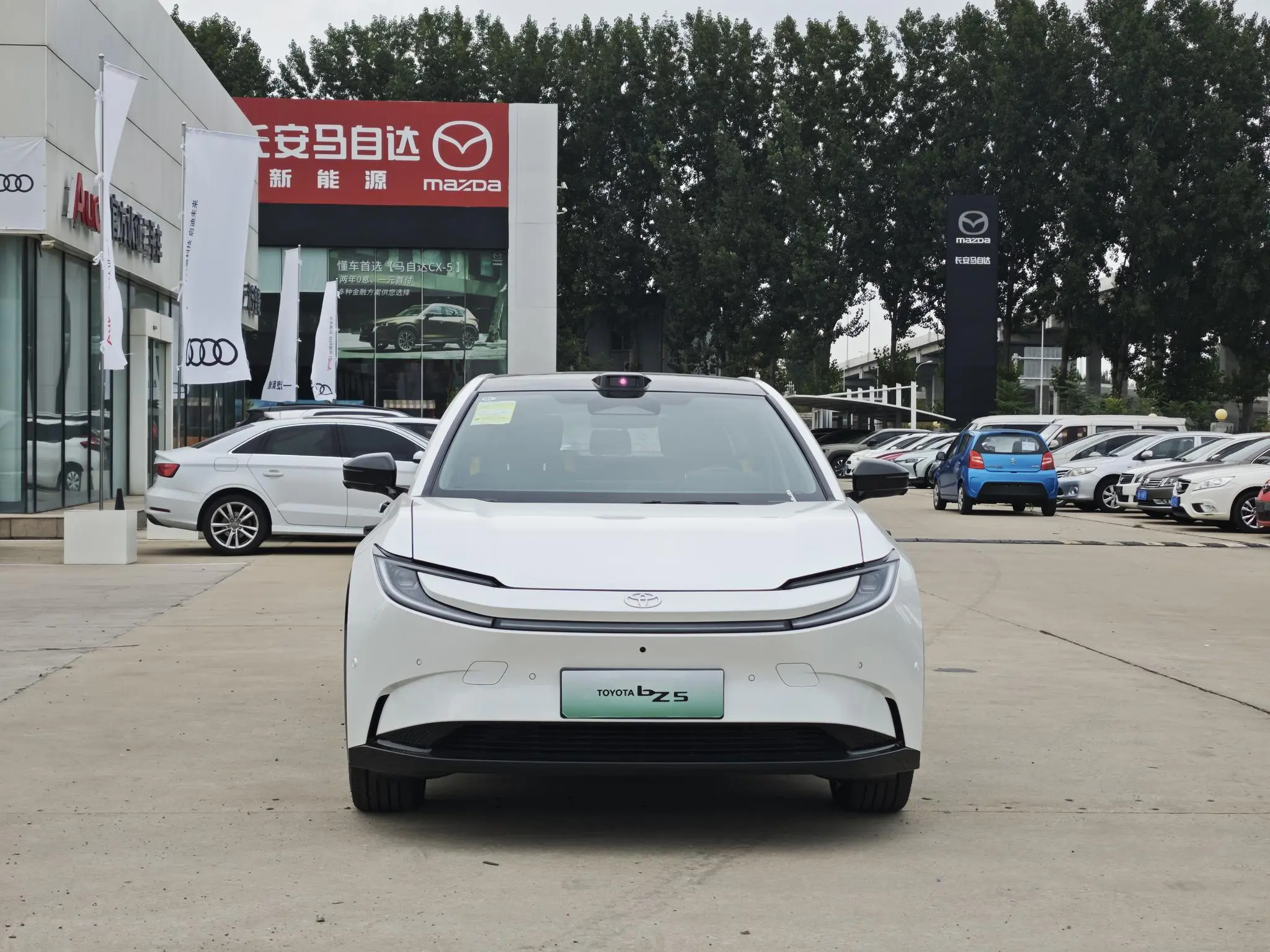 Toyota bZ5  из Китая