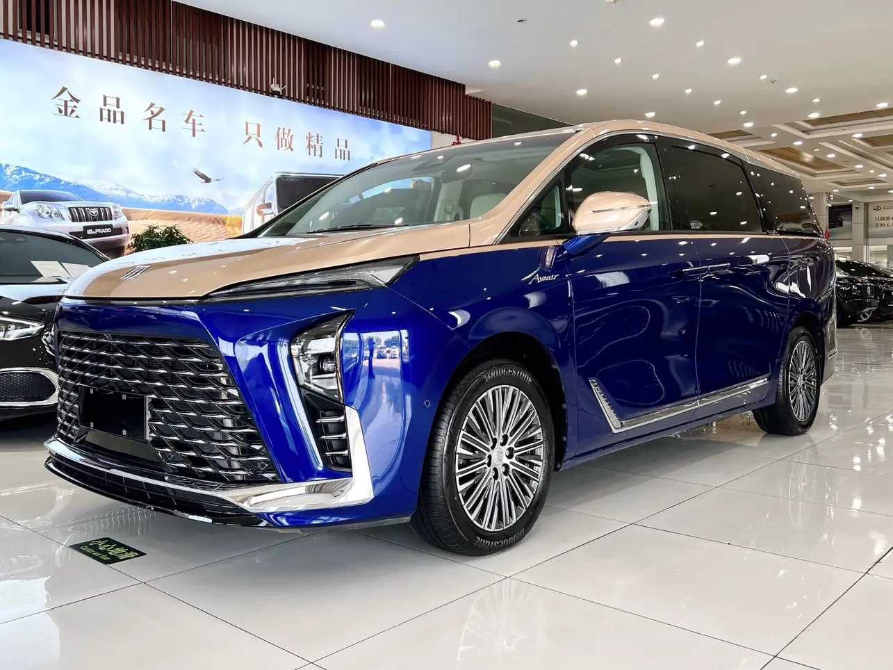 Buick GL8 PHEV  из Китая