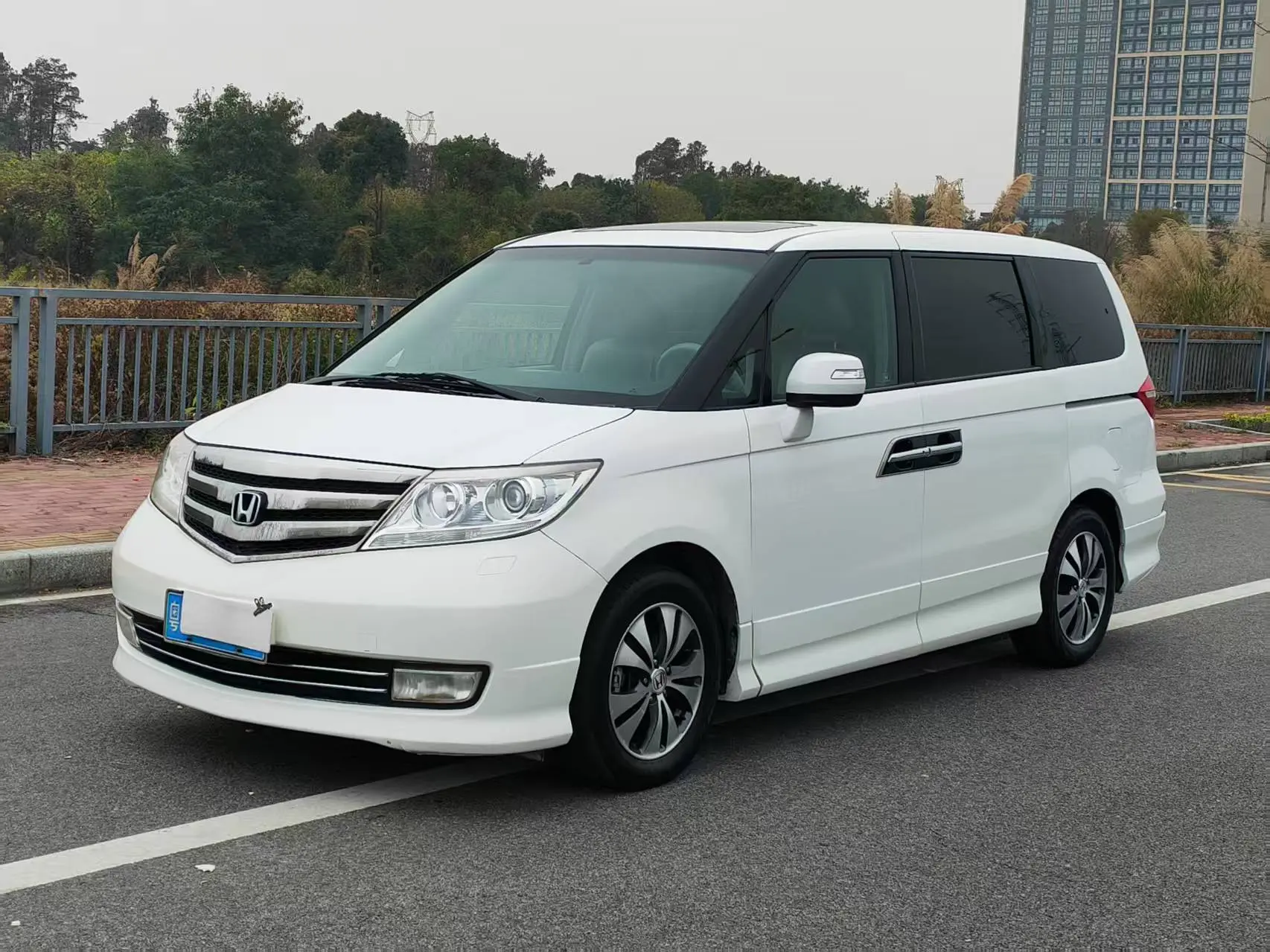 Honda Elysion (Alison)  из Китая