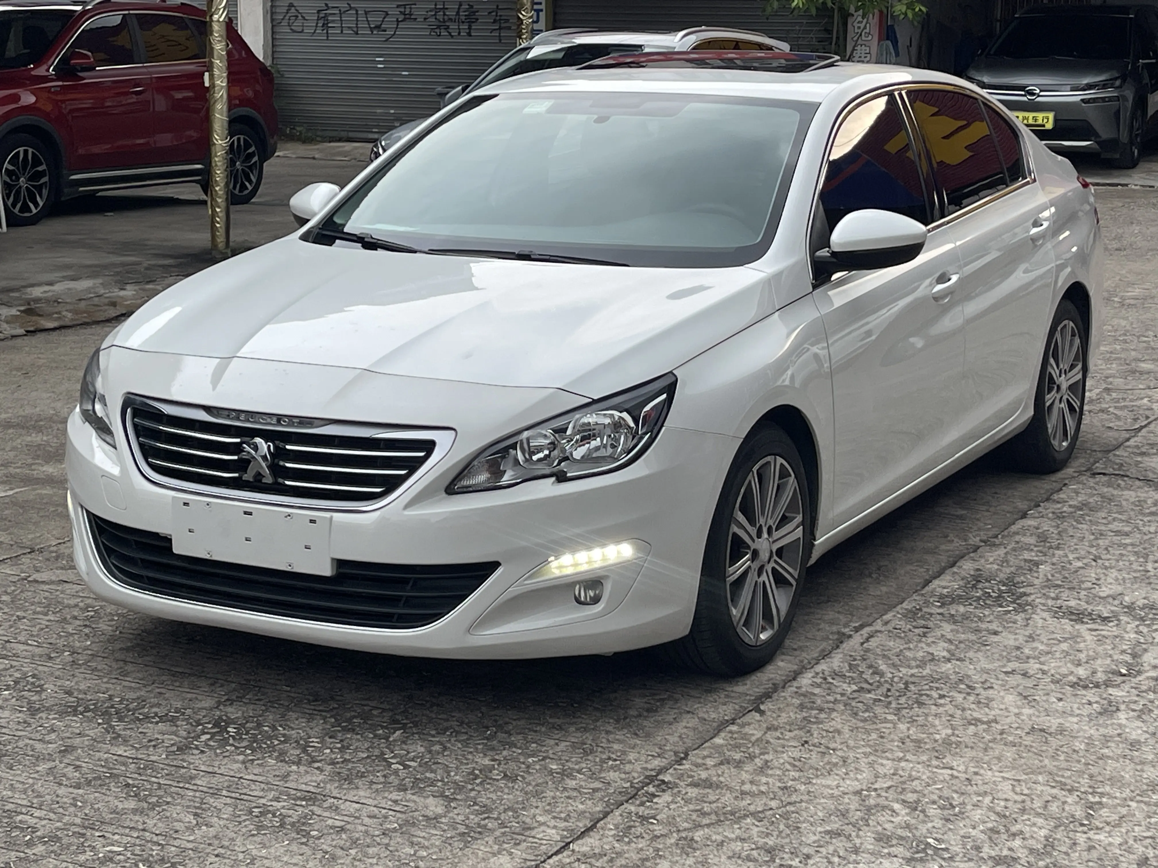 Peugeot 408  из Китая