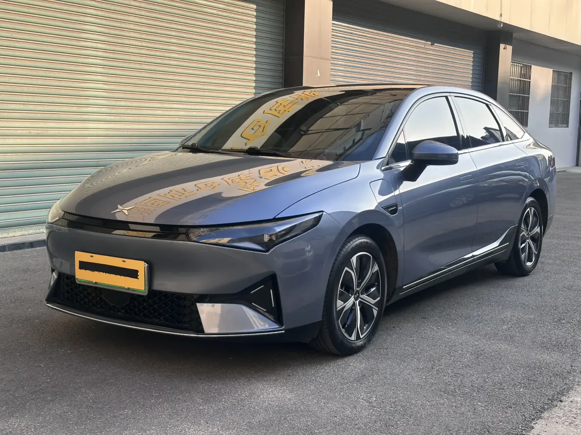 Xpeng P5  из Китая