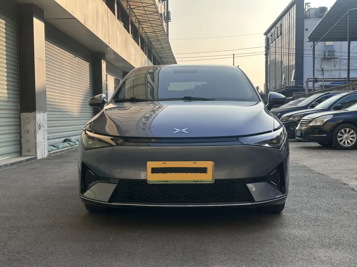 Xpeng P5  из Китая
