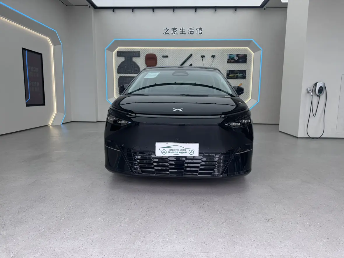 Xpeng X9  из Китая