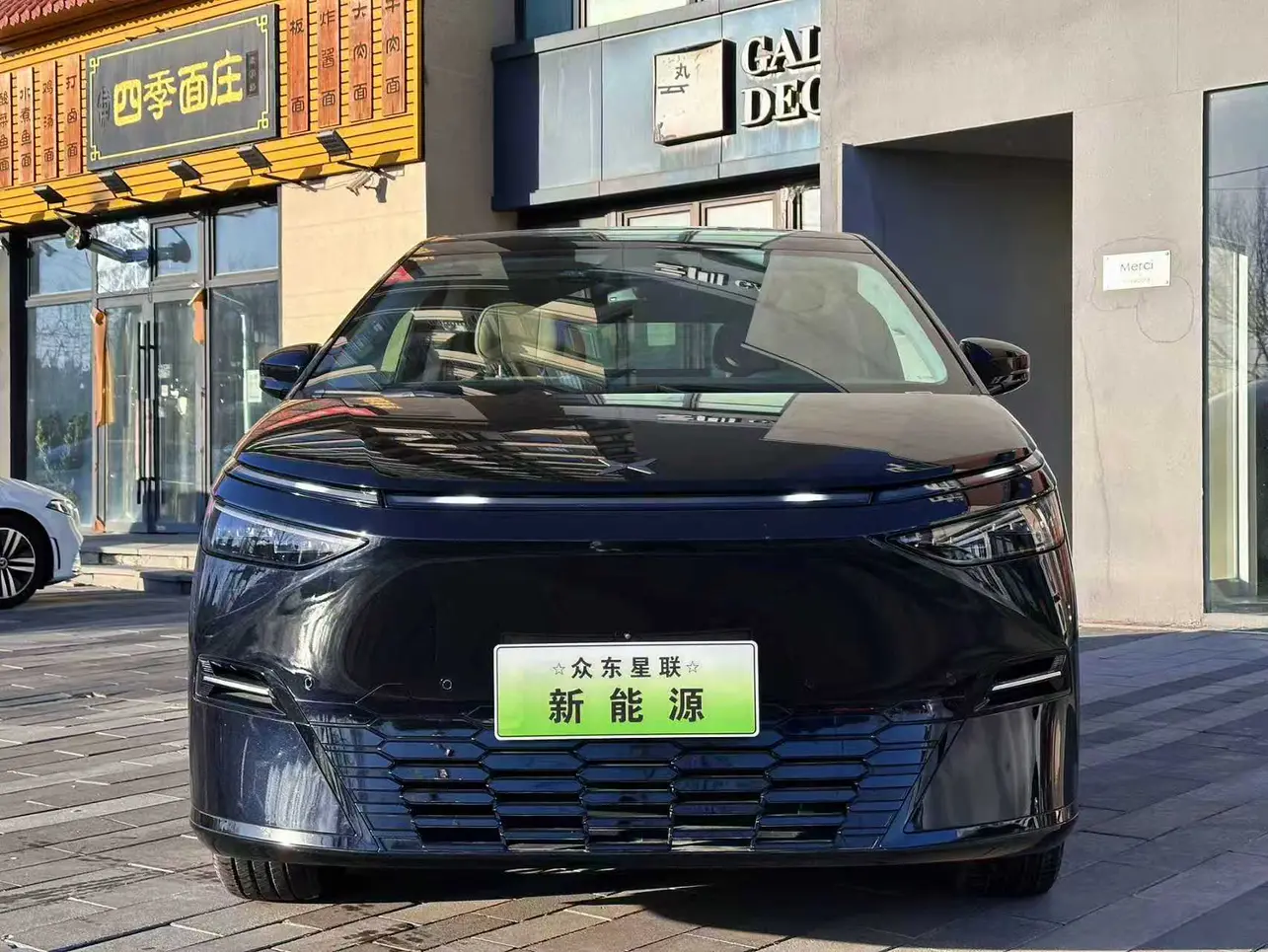 Xpeng X9  из Китая