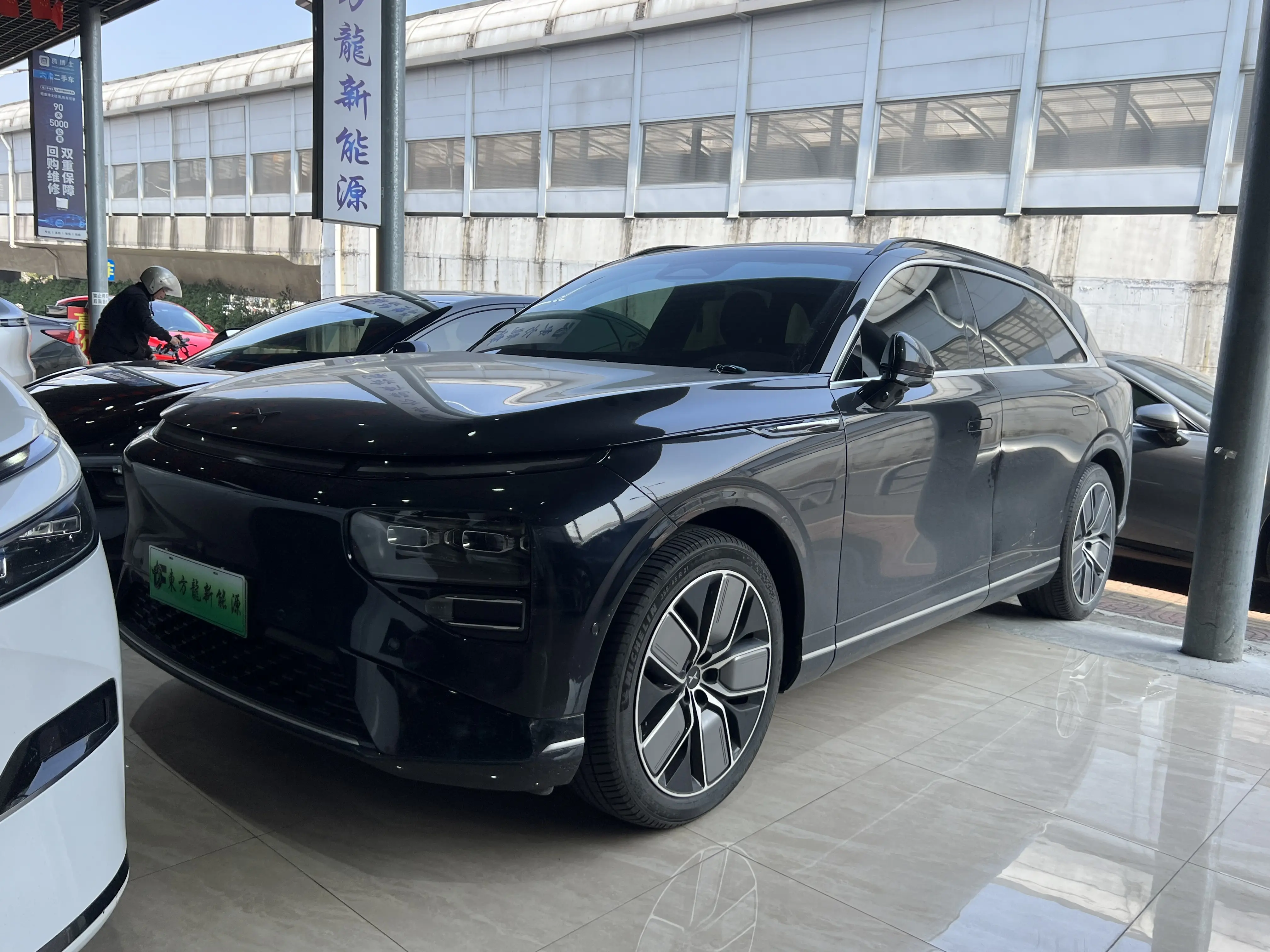 Xpeng G9  из Китая