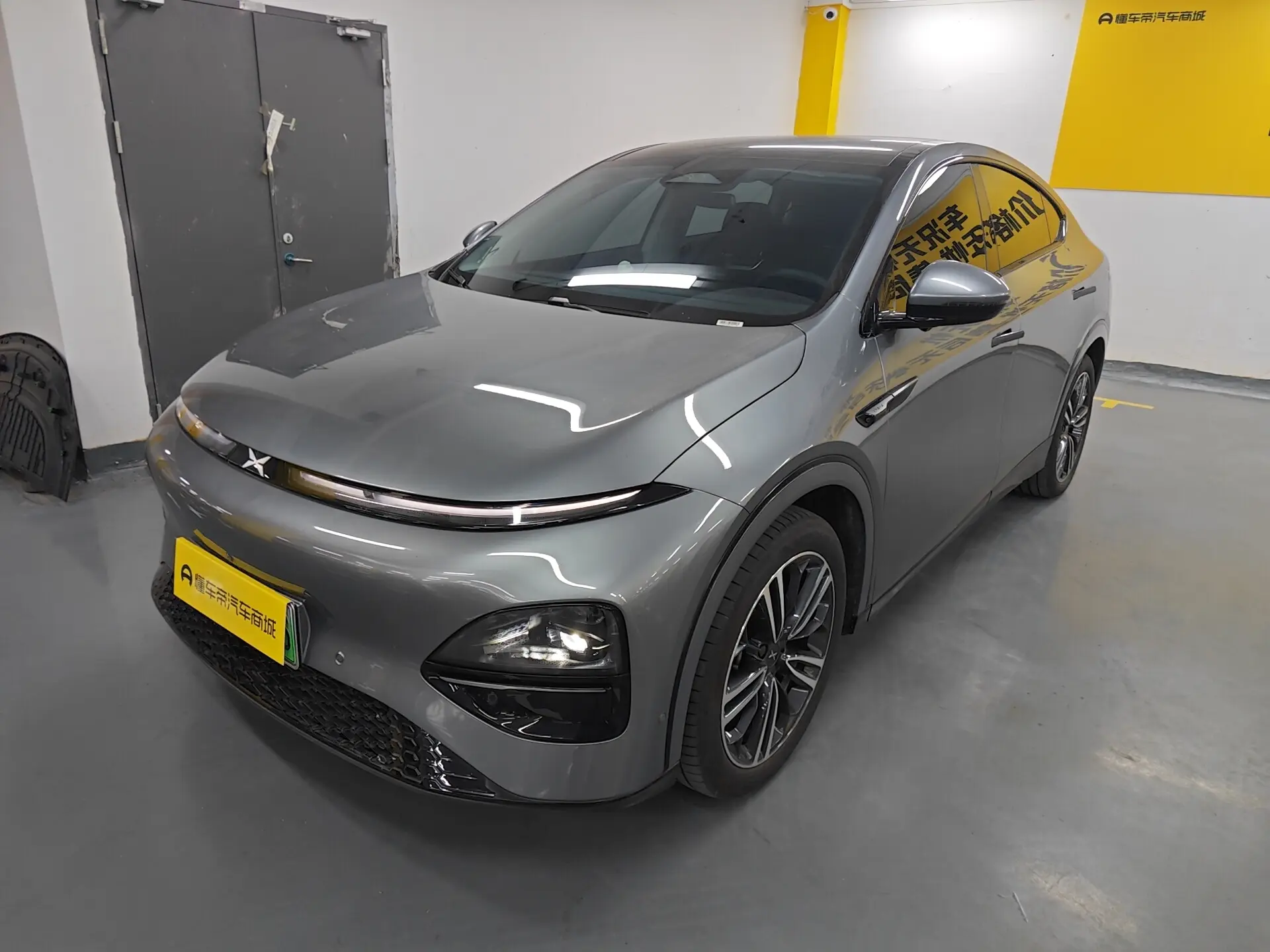 Xpeng G6  из Китая