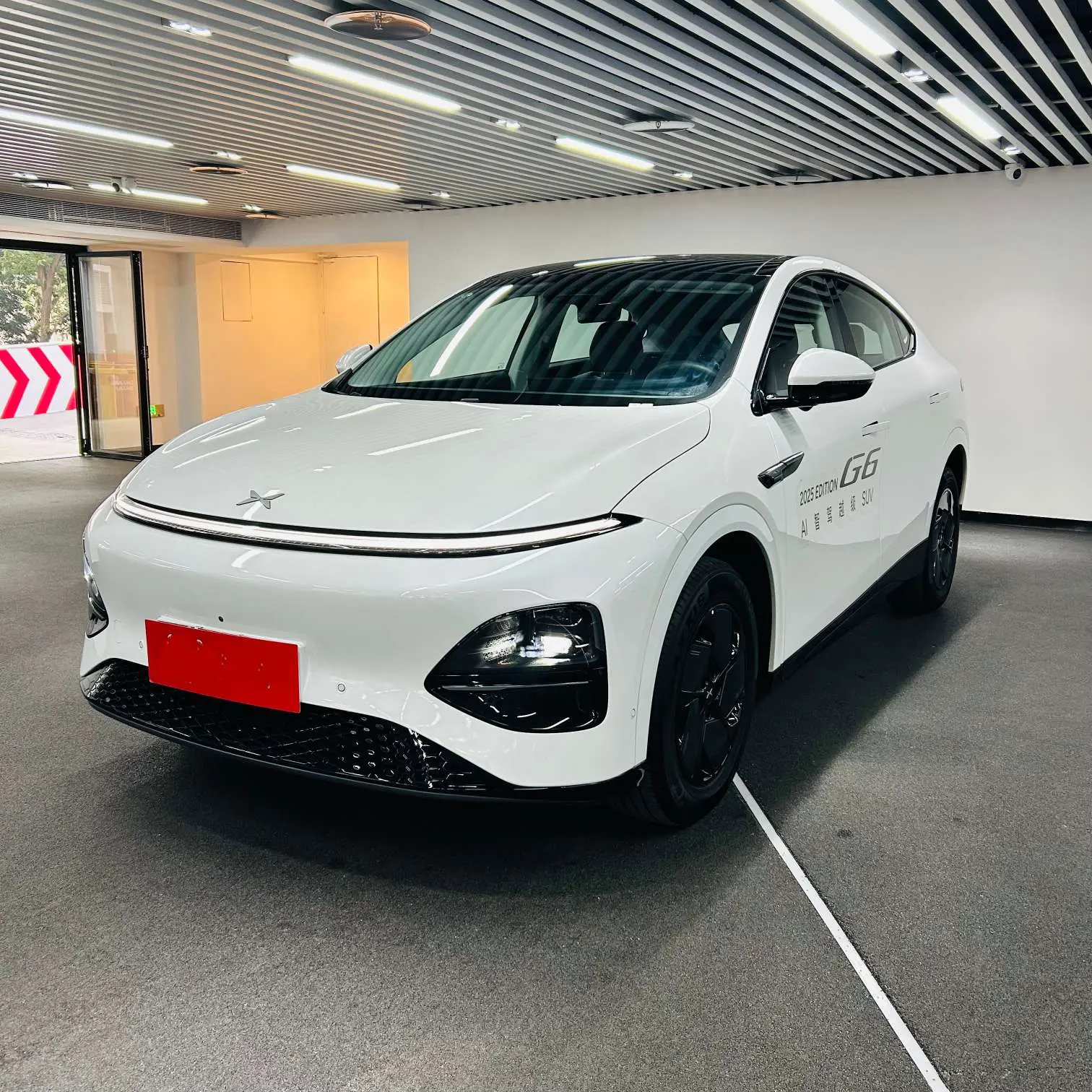 Xpeng G6  из Китая