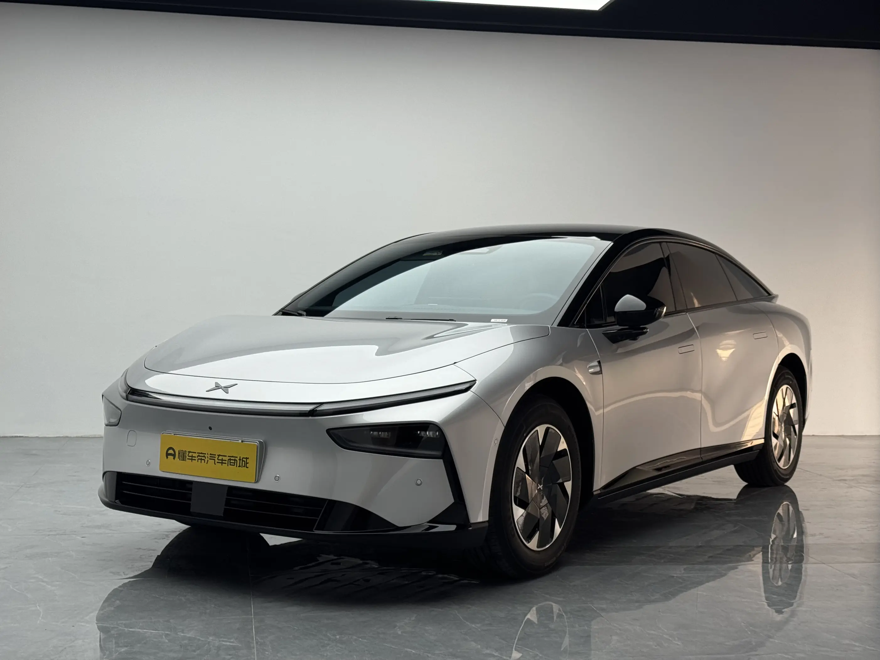 Xpeng P7+  из Китая