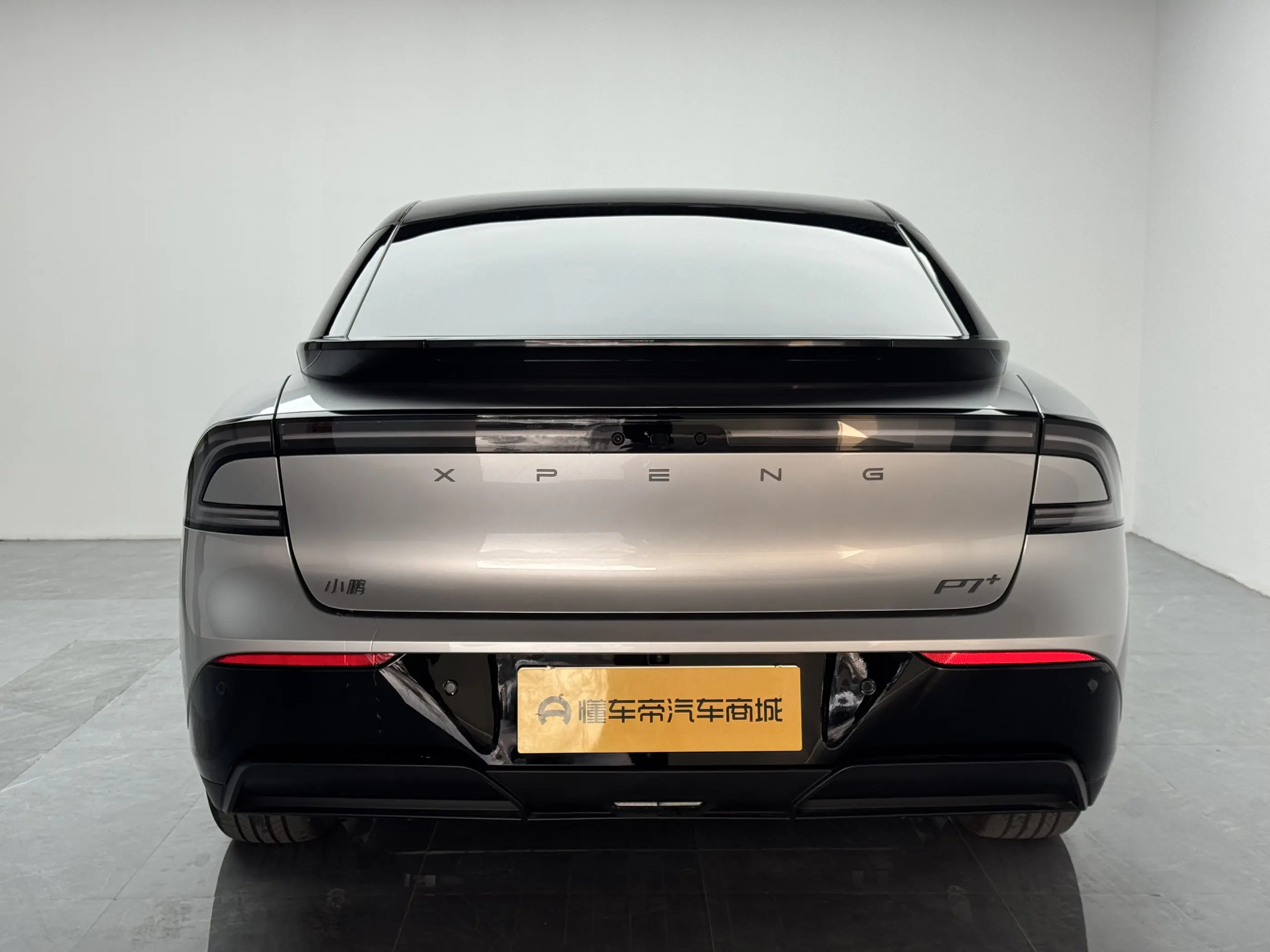 Xpeng P7+  из Китая