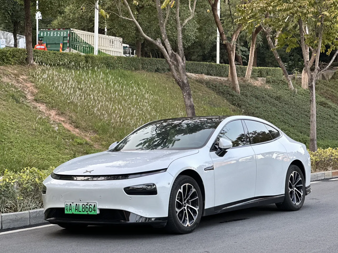 Xpeng P7  из Китая