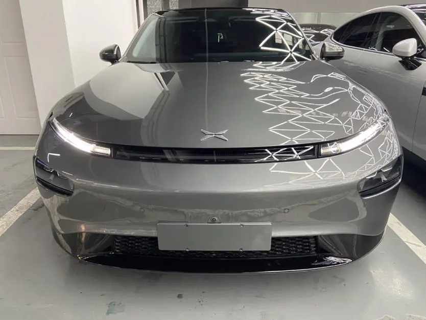 Xpeng P7  из Китая