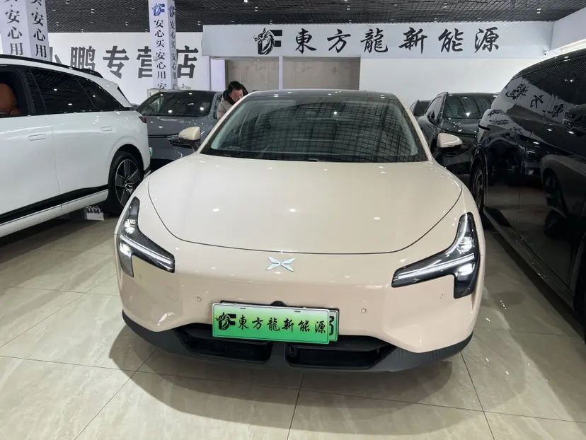 Xpeng Xiaopeng MONA M03  из Китая