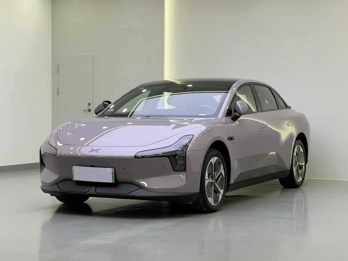 Xpeng Xiaopeng MONA M03  из Китая