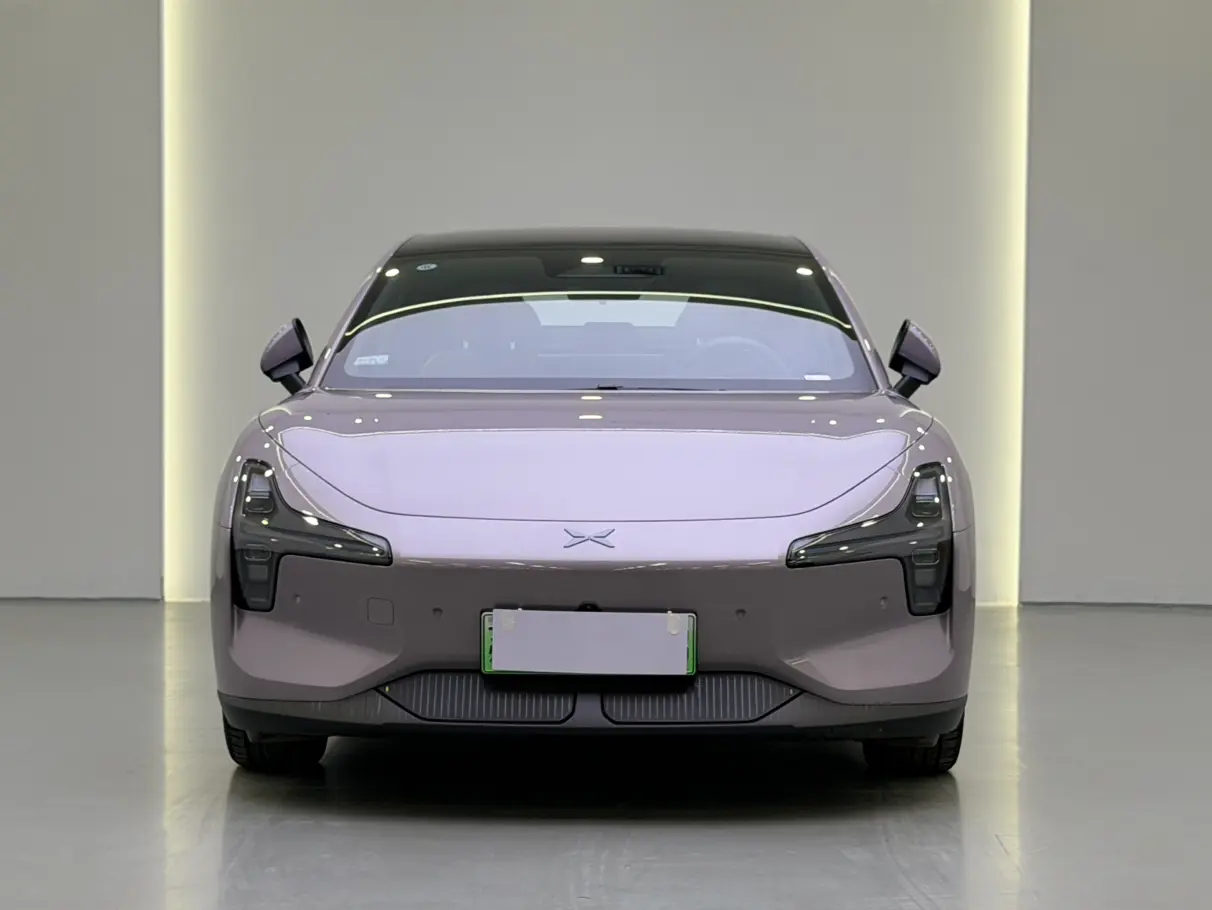 Xpeng Xiaopeng MONA M03  из Китая