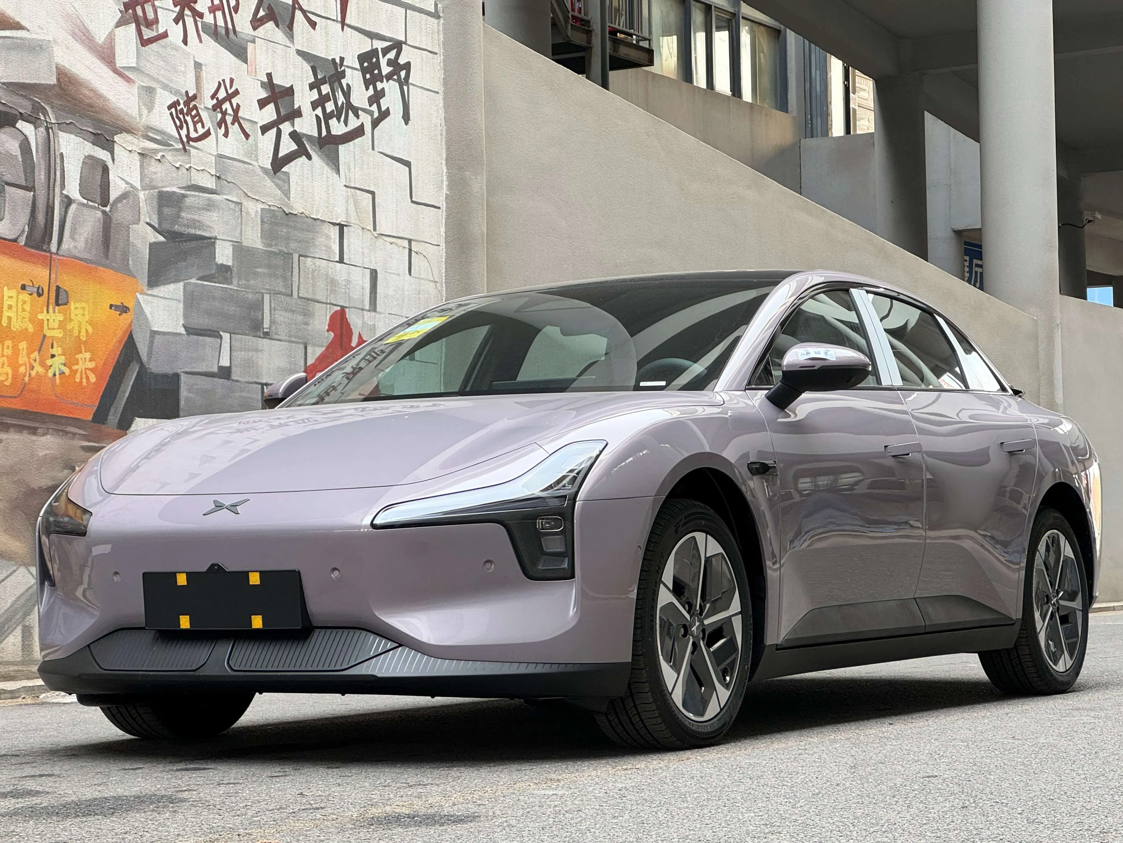 Xpeng Xiaopeng MONA M03  из Китая