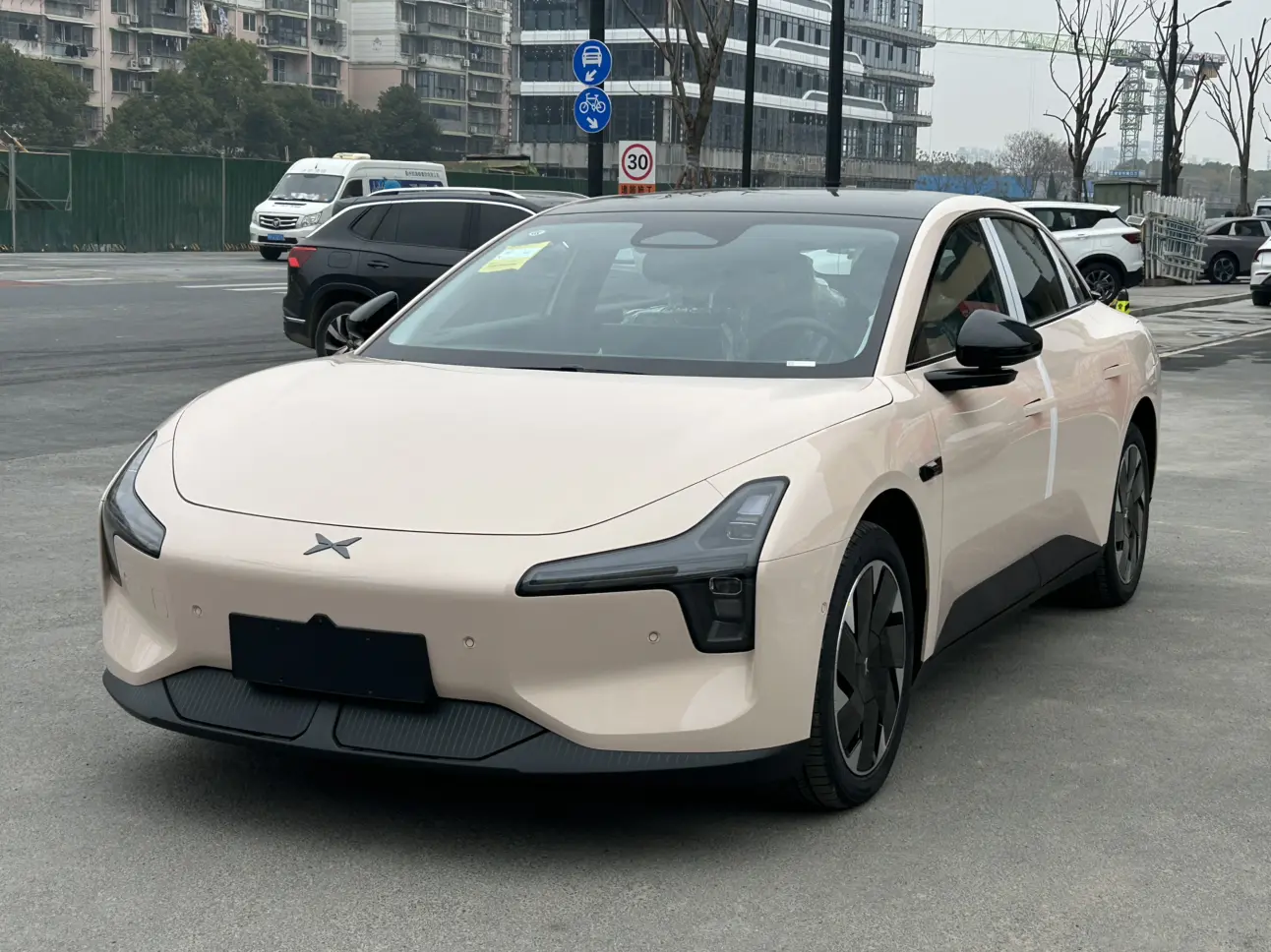 Xpeng Xiaopeng MONA M03  из Китая