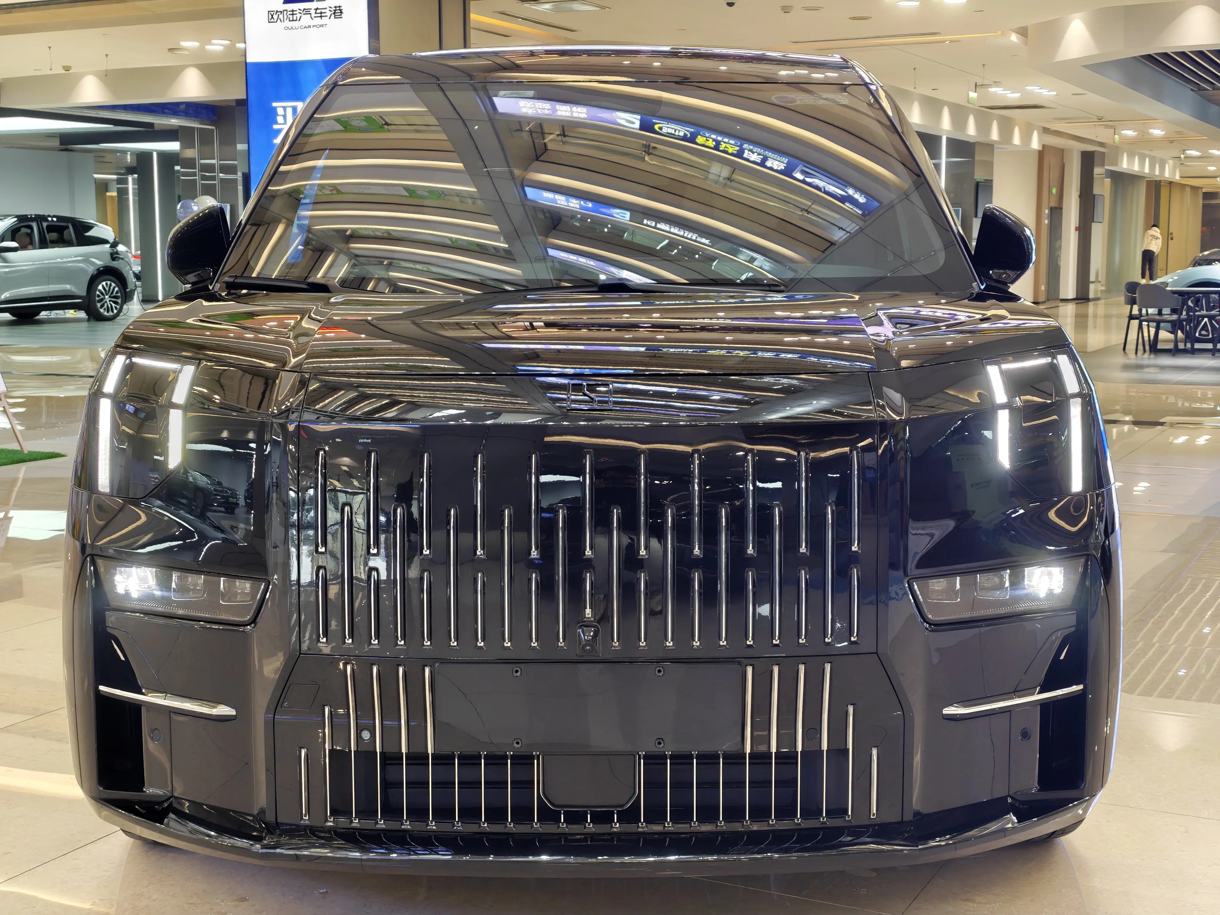 ZEEKR 009  из Китая