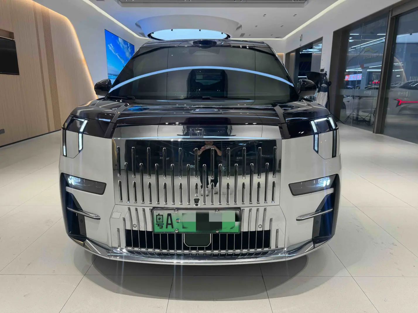 ZEEKR 009  из Китая