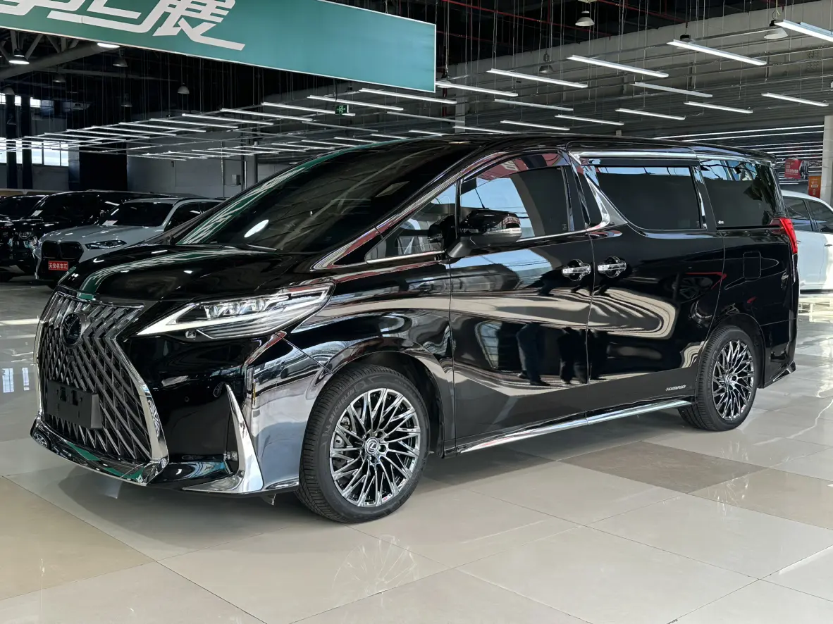 Lexus LM  из Китая