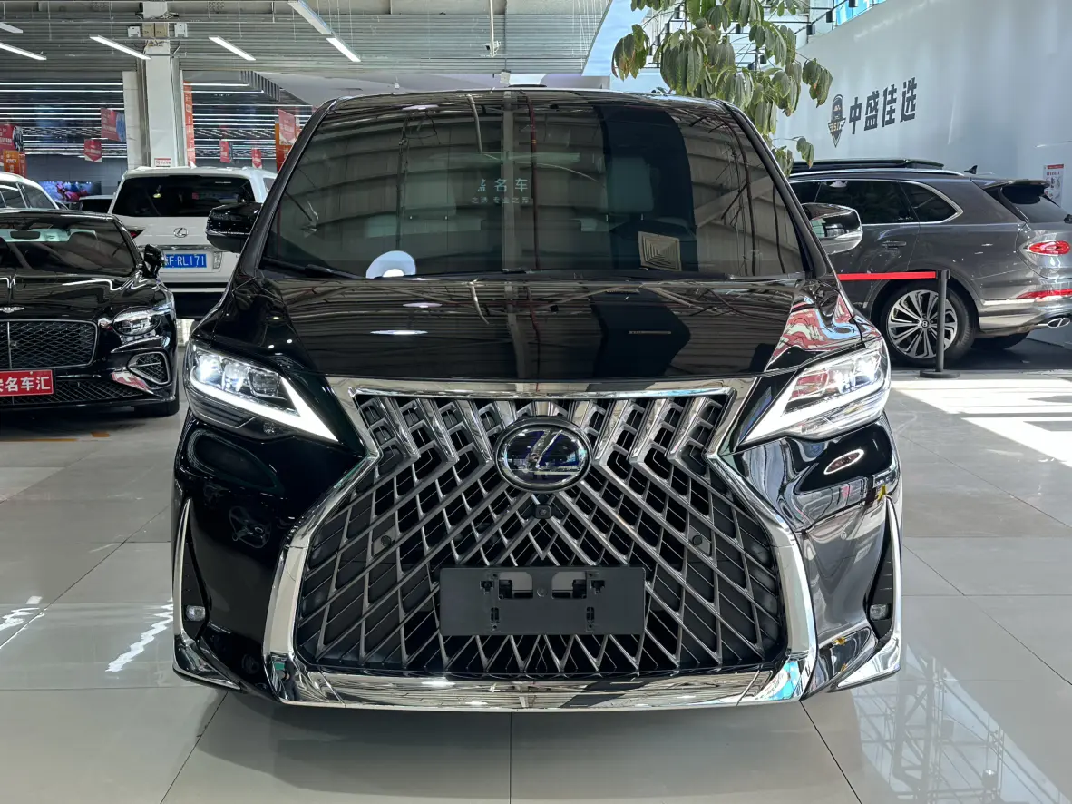 Lexus LM  из Китая