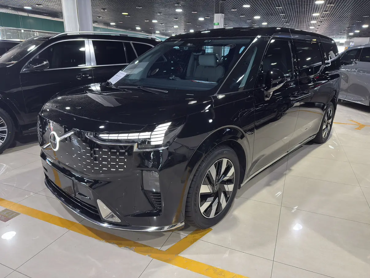 Volvo EM90  из Китая