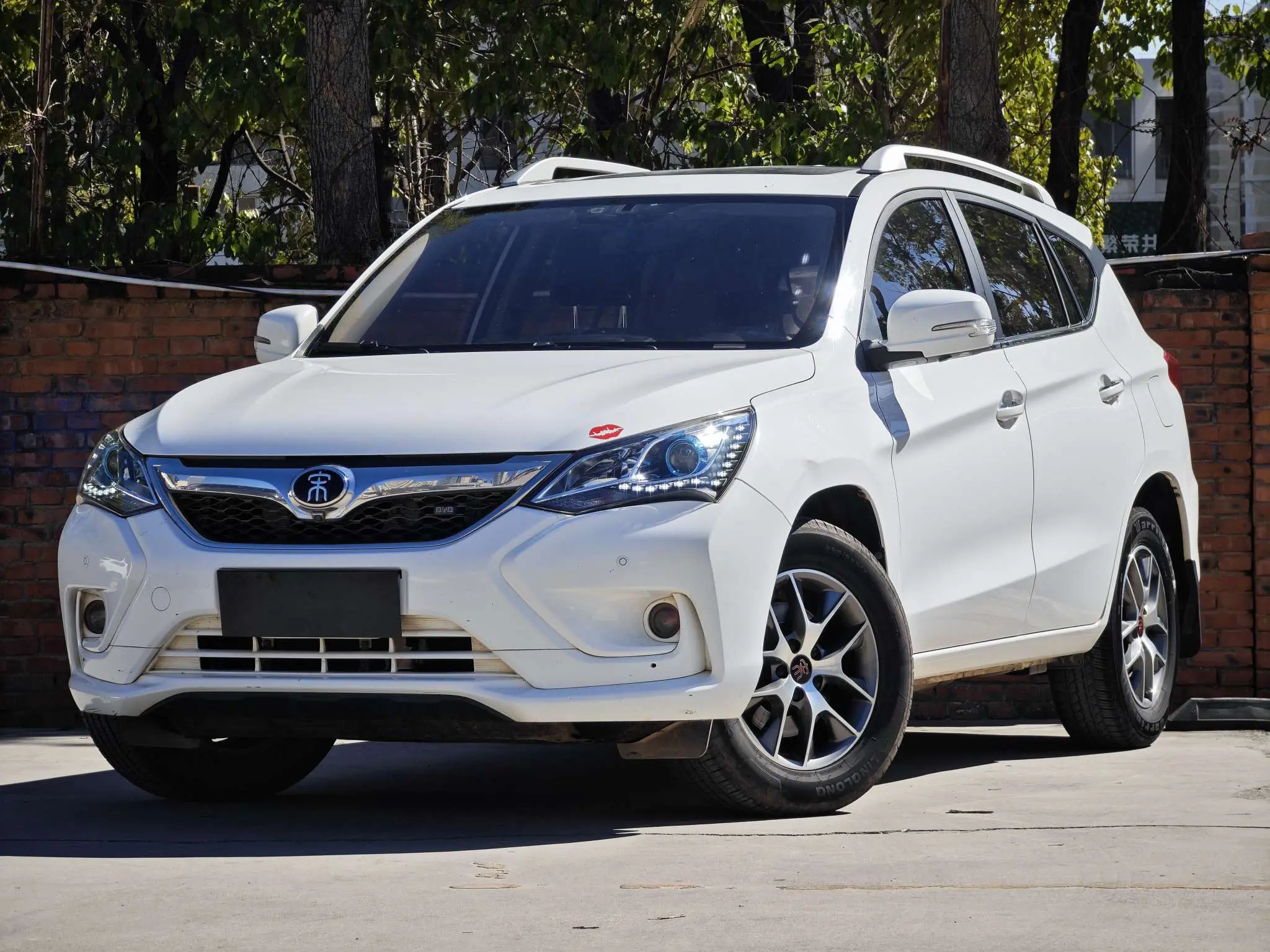 BYD Song  из Китая