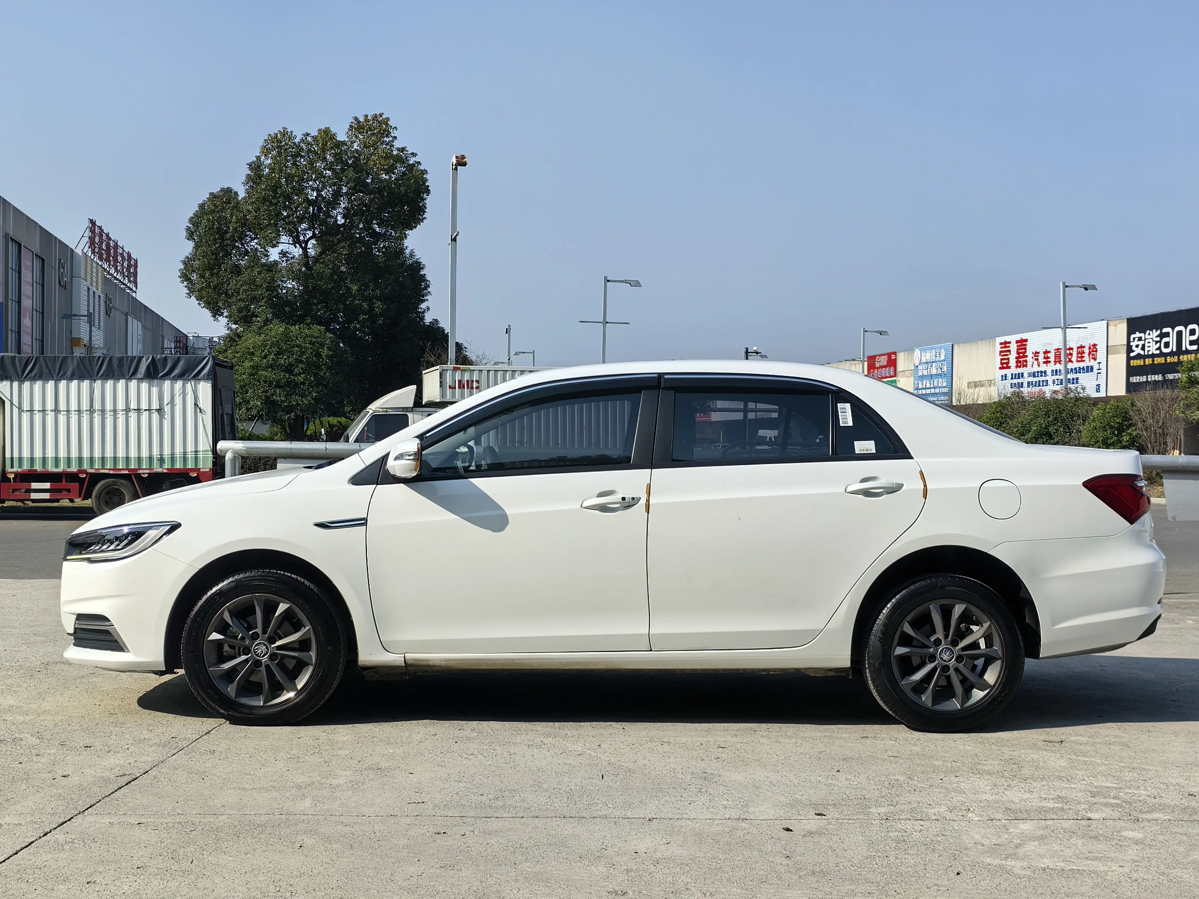 BYD Qin  из Китая